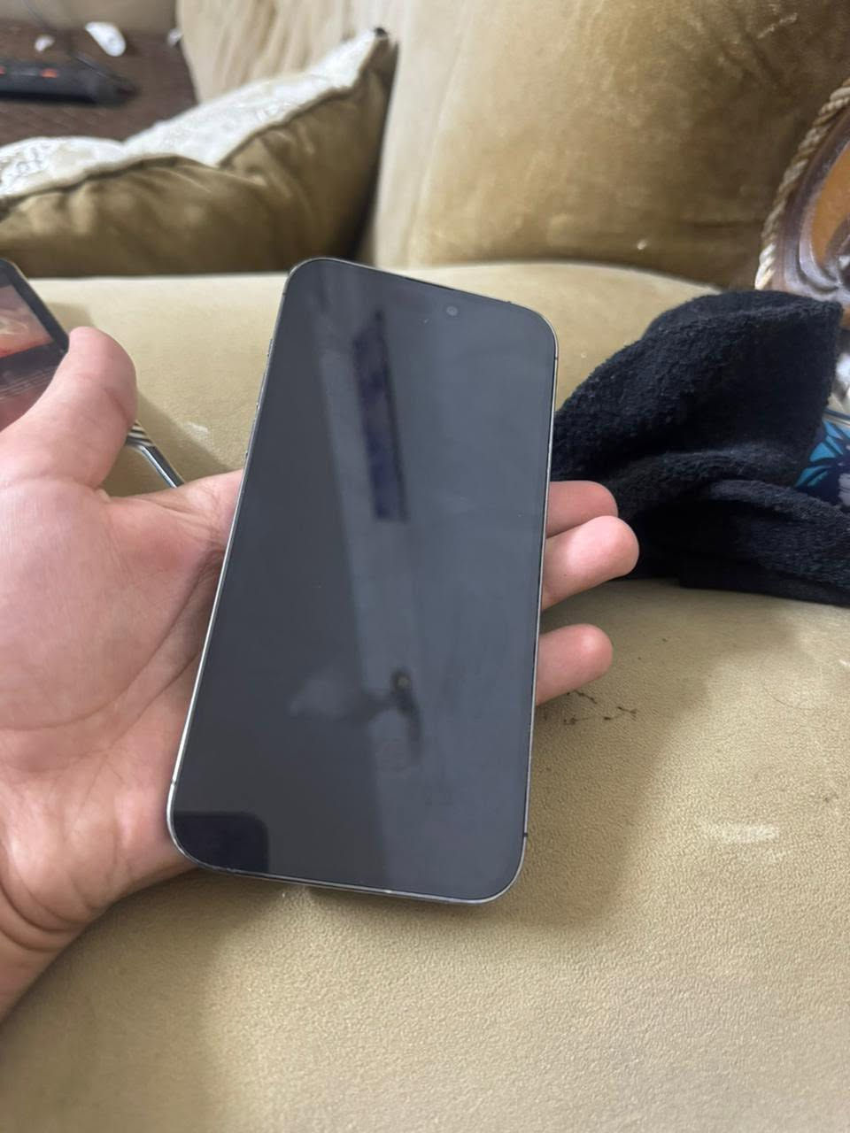 ايفون 14برو ماكس دبل مبدل شاشه  بطاريته 80 ومكسور ضهر ويه فقط كيبل سعر 670الف وبي مجال مكاني بغداد كاظميه ***********
