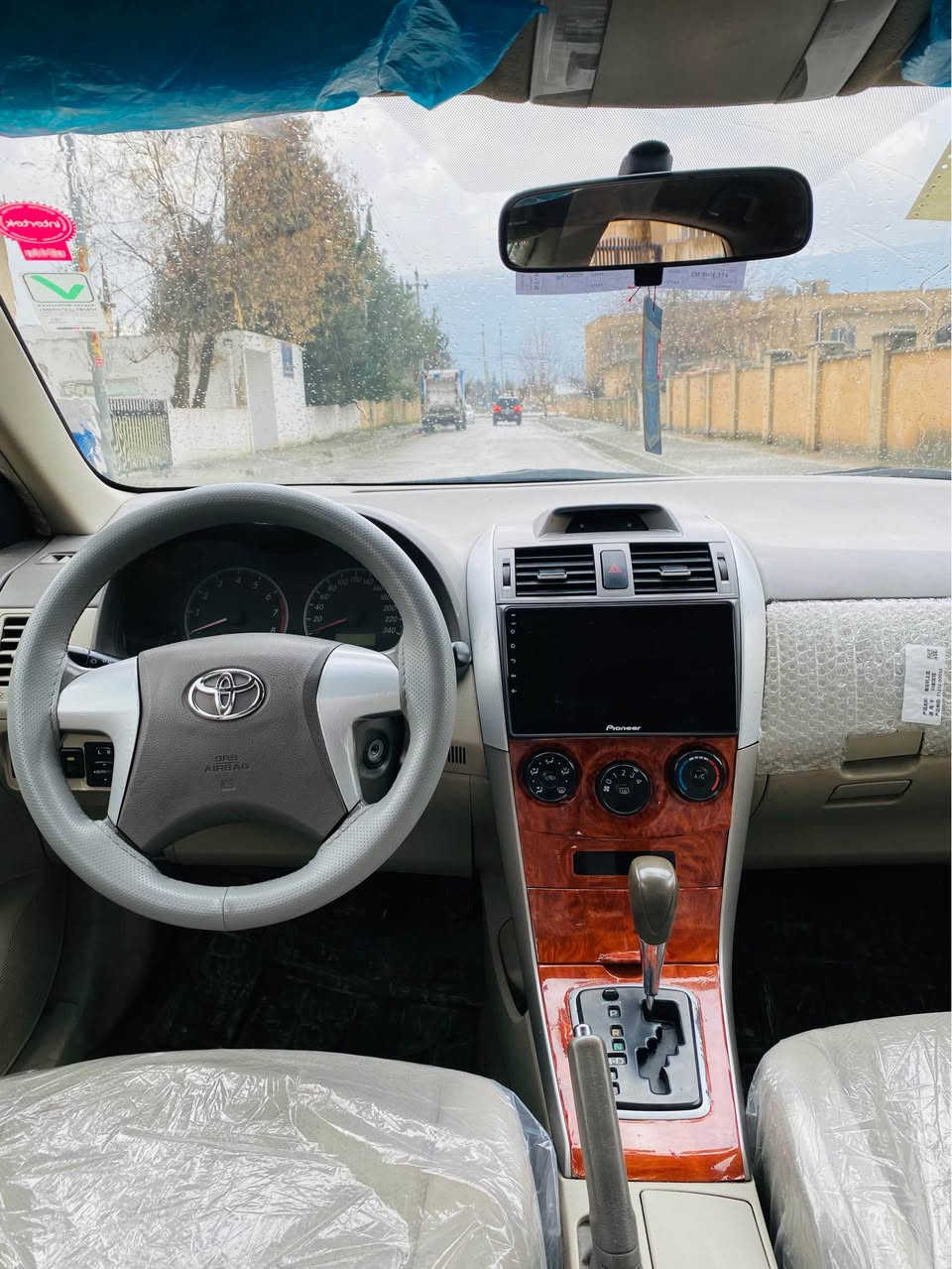 تۆیۆتە کرۆلە 2008 کامل کراوەتە2013 تۆماتیک مەکینە گەورە فۆرمیکە تایەو ویلی 17 لەژێرە نوێیە سیارەکە توندو تۆلە بێ کێشەیە  5 پارچە بۆیاخی هەیە پێشو دواوەی  ناودەرگای کەپسە تەنها ناودەرگای دواوەی سەکن کەمێکی هەیە کال بوونەوەی نیە تەحویل گێر مەکینە تەبریت سارد و گەرم بەشەرت نرخی 90$مەجال   
ژمارەی خاوەنی واتس ئاپ : *********** أربيل, العراق
