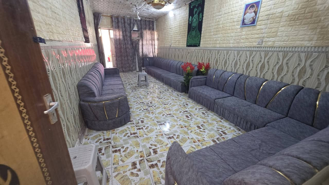 ديوان  للبيع مستخدم نضيف 22مقعد يعني ديوانيين سعرهن ب425العنوان كربلاء، حي العامل نهاية 🔚 السوق الاخير قرب جامع اهل البيت معرض بركات ال محمد عليهم السلام هاتف ***********
