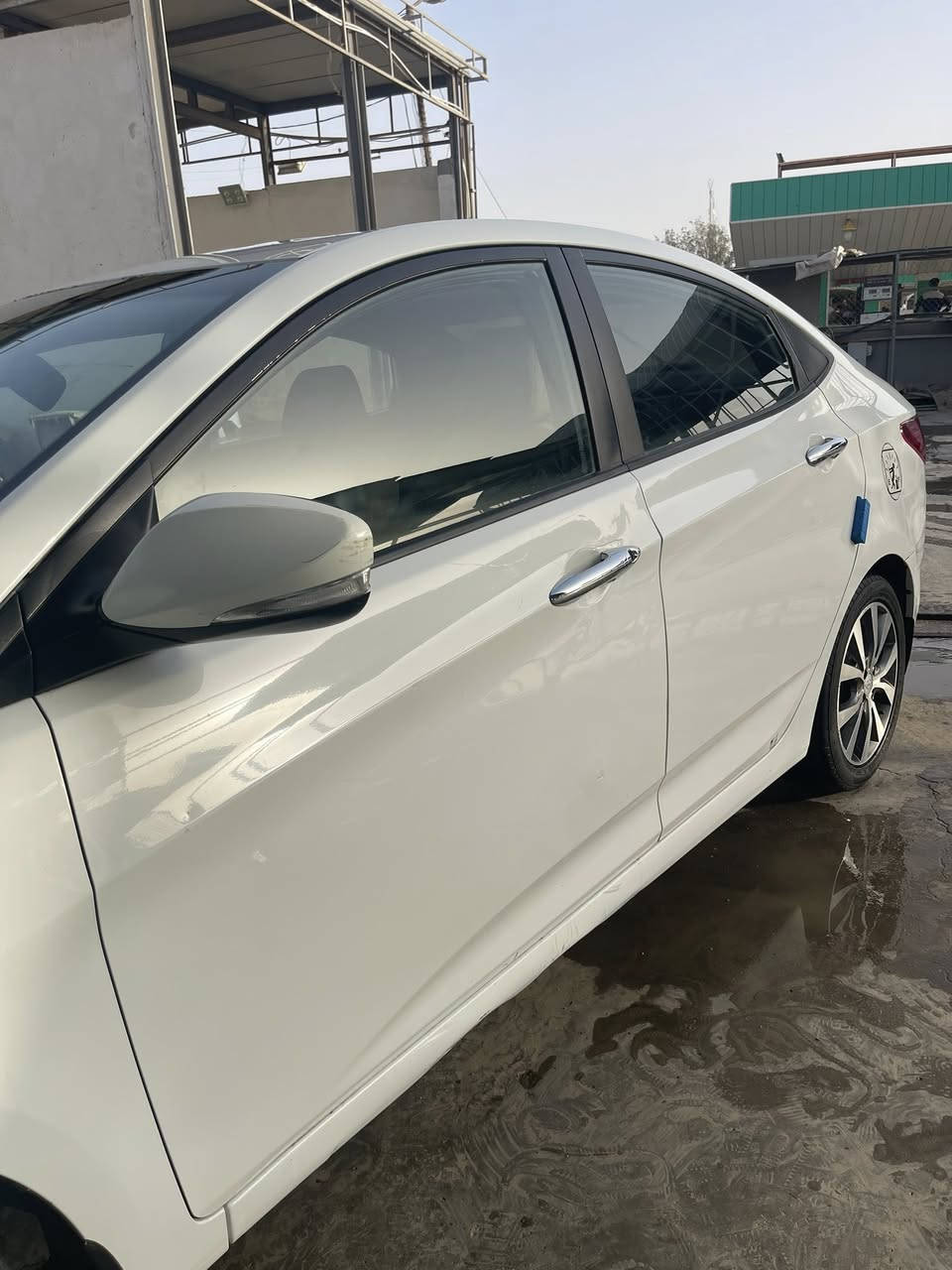 السلام عليكم:- اكسنت موديل (2015) خليجي فوول مواصفات للاخير كفاله عامه السياره ماشيه (170) الف بيه بارد بالباب مال السايق وبيهه رصعه خفيفه كلش بالجاملغ الامامي مال جهه الصدر دراجه داحچتهه السياره م شاء الله ما متعوبه السياره وعلى ايدي ما متعبهه اروح بيهه للدوام ورجع وبالعافيه على الياخذهه 

السعر(107) وبيهه مجال للطيبين 
موبايل:- ***********
