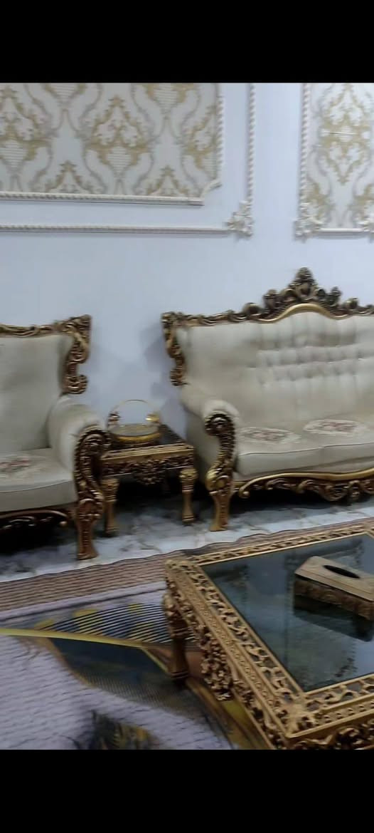 بيت على الشارع
موقع البيت شارع ابو هيثم قرب مجمع الرحمة الطبي
سعر البيت 225 مليون وبي مجال 
 مساحته 240
بناء2021
طابو ملك صرف
بناء طابوق
 والسقف كونكريت مسلح
يحتوي على محل وديوانيه وهول وصاله ومطبخ حار ومطبخ بارد وغرفتين وصحيات
للاستفسار واتساب***********
