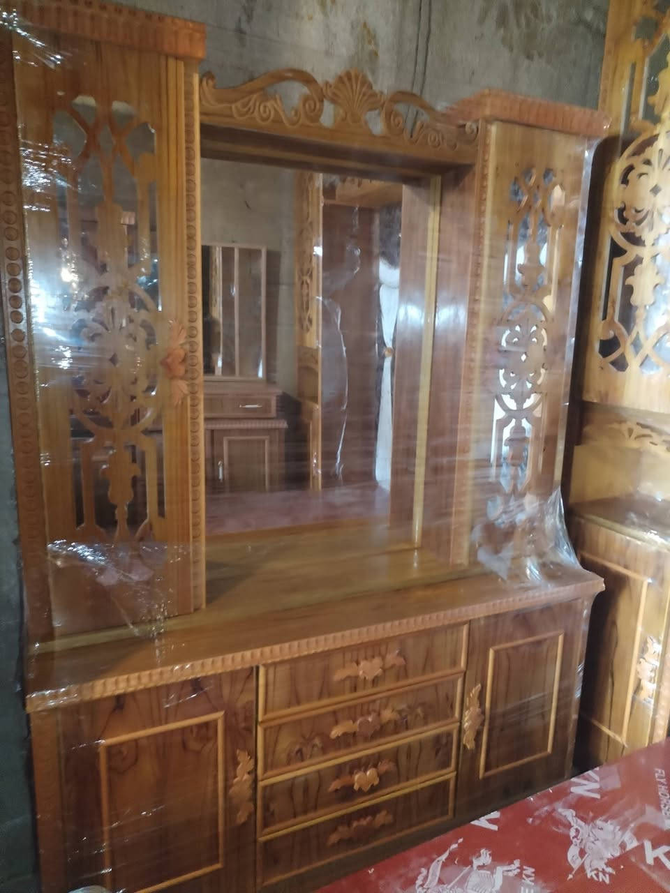 غرفه 5 ابواب. ابراج محلق نقش زان يدات زان دنكه زان صاج 5مليم شرط السعر900الف قفل 🔒 العنوان موصل باب جديد داخل ساحة نادي الفتوه الرياضي مقابل افران السيد *********** اسيا *********** رجأ الما يشتري لا يخابر اقساط ما عندي
