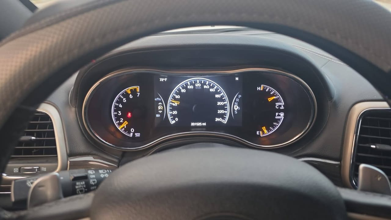 سلام عليكم جيب ١٤ اصل معلايه ٢٢ بيه بس بنيد رقم بغداد بسمنه مكانه ناصريه فول مواصفات للاخير جكات محرك ٥٧٠٠سياره جديده سعره ١٨٥ وبيه مجال ***********
