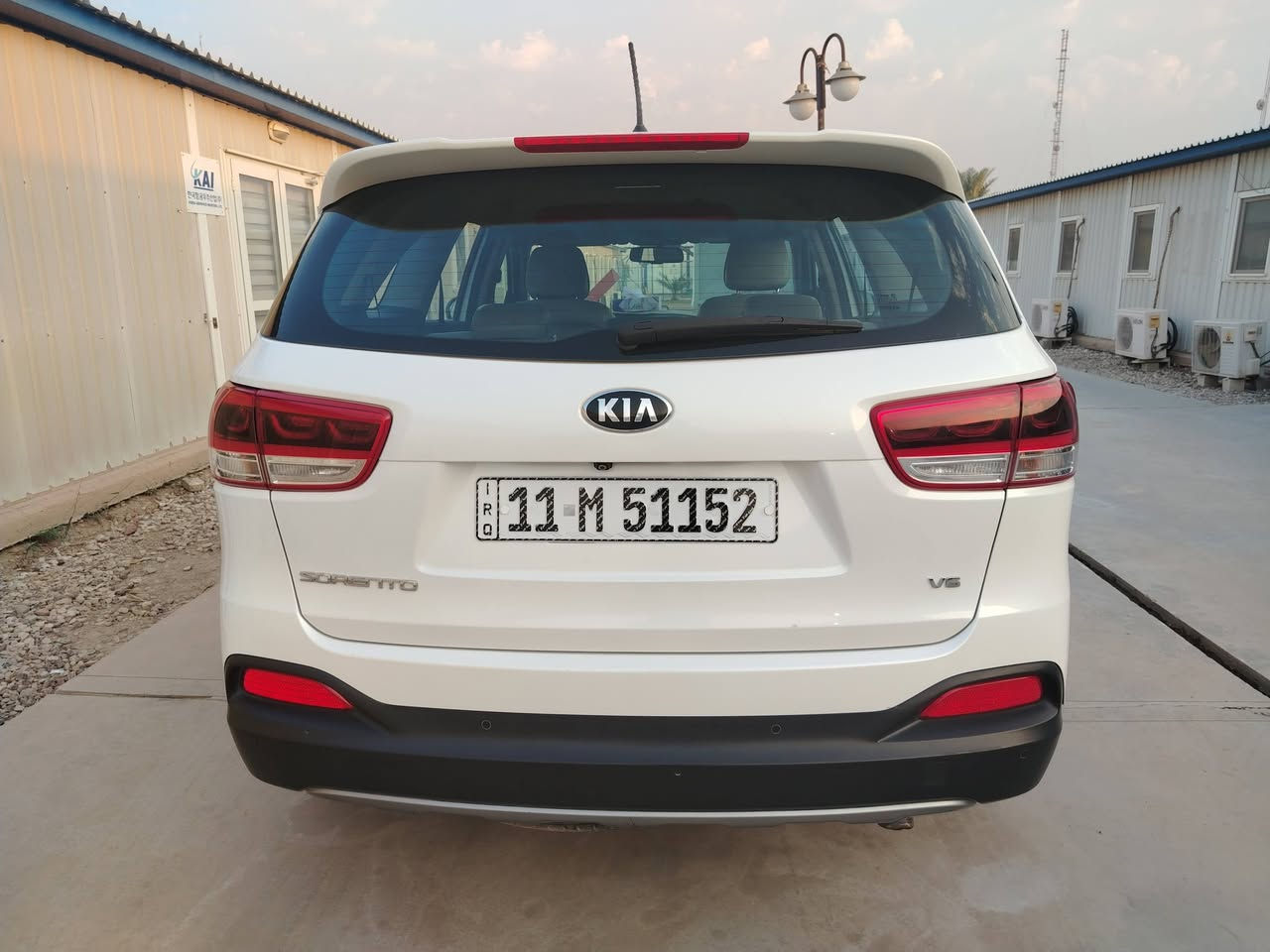 سورنتو موديل ٢٠١٥ الشكل الجديد رقم بغداد الدولي فول الفول ما عدا البانوراما ماشية ٨٠ الف كم حقيقي كشنات كهربائية.. كشنات تدفئة وتبريد..كشنات جلد لونين.. دفع رباعي.. شاشة كبيرة.. ستة سلندر.. ٧ راكب.. بردات خلفية... نظيفة جدا... مكفولة كفالة عامة من الصبغ والبارد ماعدا بارد في أسفل الباب الخلفي جهة الصدر.. السيارة بأسمي شرط التحويل.. باتري جديد.. بالحقيقة احلى من الصور.. رايدها ٢١٥ وبيها مجال للشراي.. للاستفسار *********** ابو مرام
*********** السيارة موجودة في بغداد او الصويرة.
