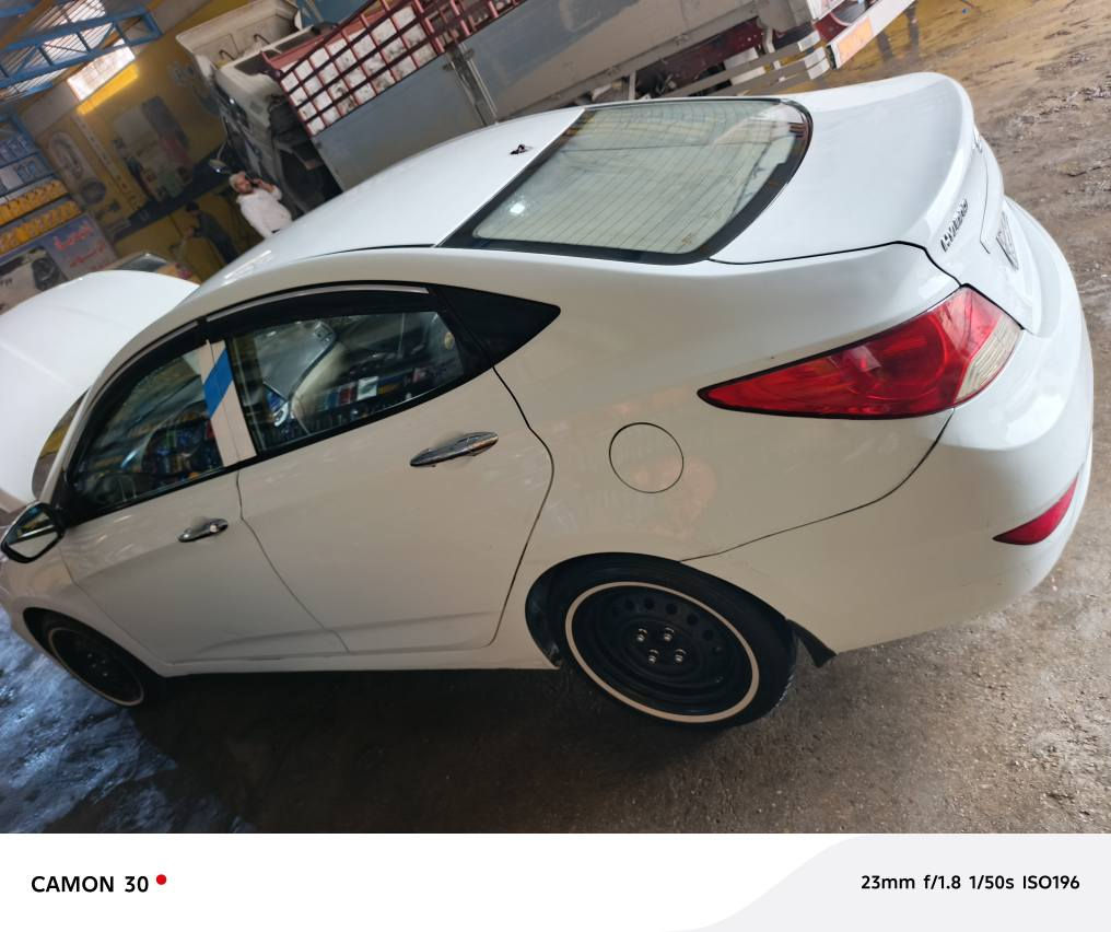 اكسنت 2012 نص فول
بيها قطعتين تبديل بدون داخل
الجاملغات الاماميه 
السعر 80 قفل
*********** واتساب
