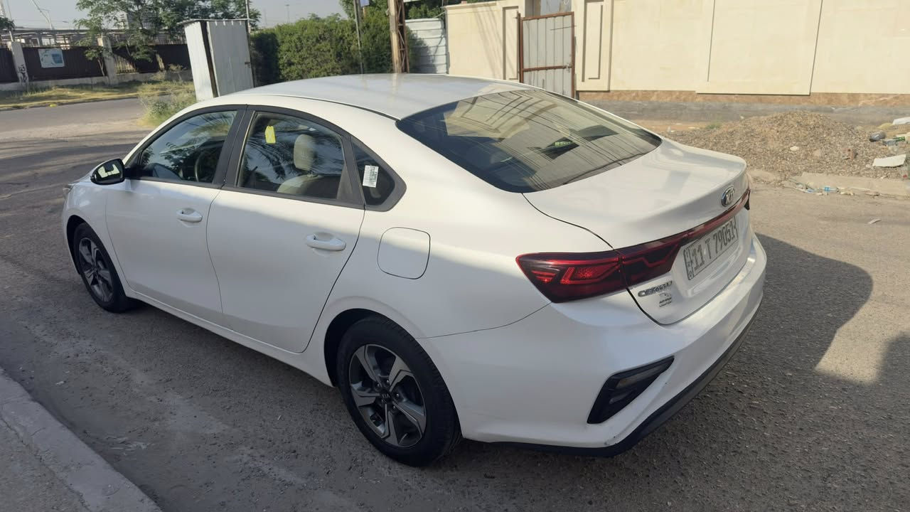 السلام عليكم للبيع سيراتو خليجي 2019 بدون صبغ فقط بيهه طخه اقل الشبر بحافه الصندوك ومعدلهه بارد مكاني الكرخ حي الخضراء سياره على ايدي جدا نضيفه السعر
14،700$ بيهه مجال تجي تشوفهه وراهه تعاملني
وتدلل
***********
