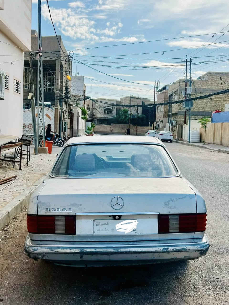 مرسيدس موديل 1991 سعره 25  جاهزه تبريد ثلج رقم بغداد راعية متوفي وعندي رقم والده مكينه ياباني جاهزه وكير جديد وتبريد ثلج مكاني نجف *********** أو *********** سعره 25
