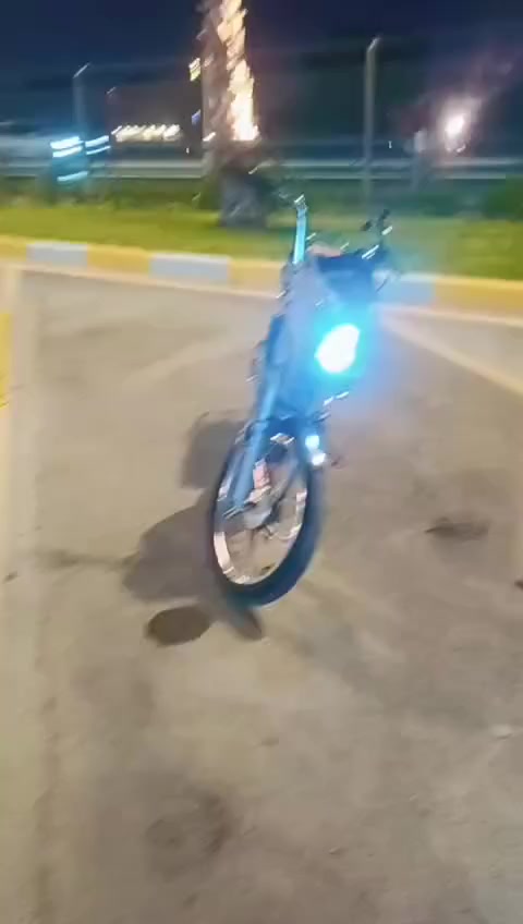 دراجة شحن للبيع بهة نواقص بس شغالة وتمشي بطاريات صارلهن 3 اشهر من بدلتهن سعرة 225  بيهة مجال بسعر بطاريات


**إذا كنت صاحب هذا الإعلان وتريد حذفه لأي سبب، رجاءا أرسل رسالة إلى الدعم الفني**