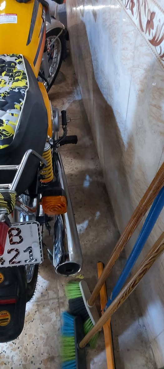 دراجة ناما شلامجة اصلي موديل 23 شهر ١١ طالعه من الوكيل بل ٢٥ بعدة جديدة بلاد مزودة لايت ابو النشرة و هرون سيدان و نشرة ارضية رقم بصرة باسمي تحوي مباشر
السعر ملونين وربع  هاتف ***********
