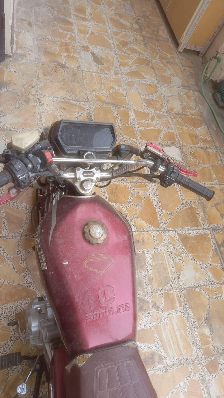 سلام عليكم دارجه ايراني سونلك موديل2025
٢٠٠سيسي دارجه جديده بمعنه.الكلمه الله شاهد ماشيه ٤الاف اي نقص ماكو تايرات ثنين جوبلس جدد ستان وسط مال بوكسر يدات تزويد بصمتين ملاحظه باتريها كاعد لان الدراجه ماطلع بيها هواي للاتصال ***********
