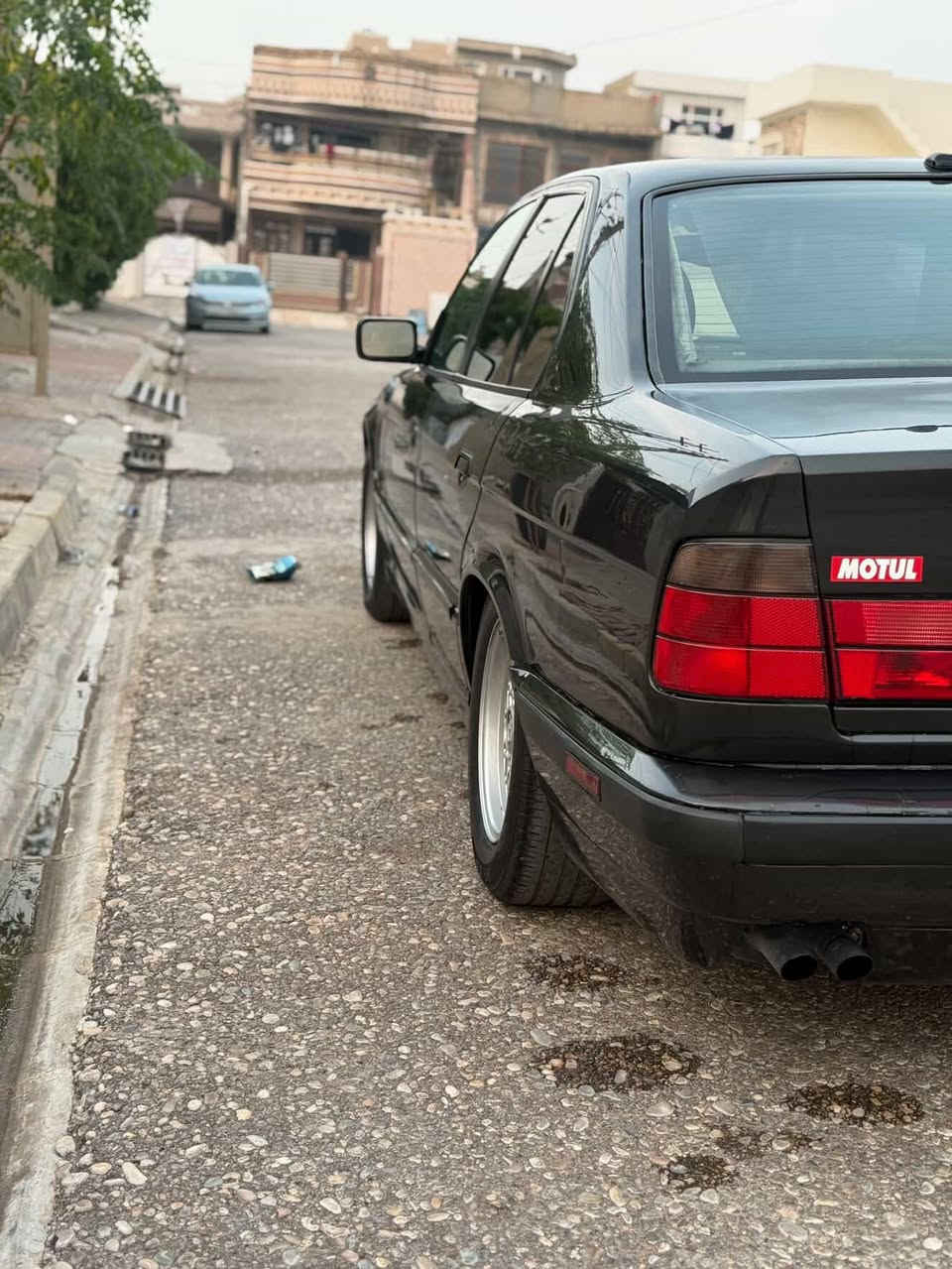 بي ام 525 موديل 1995  بدون ضرر سيارة وضع البلاد كلشي شرط وشغال مكينه وكير سعر 83 وبي مجال عنوان كركوك ***********
