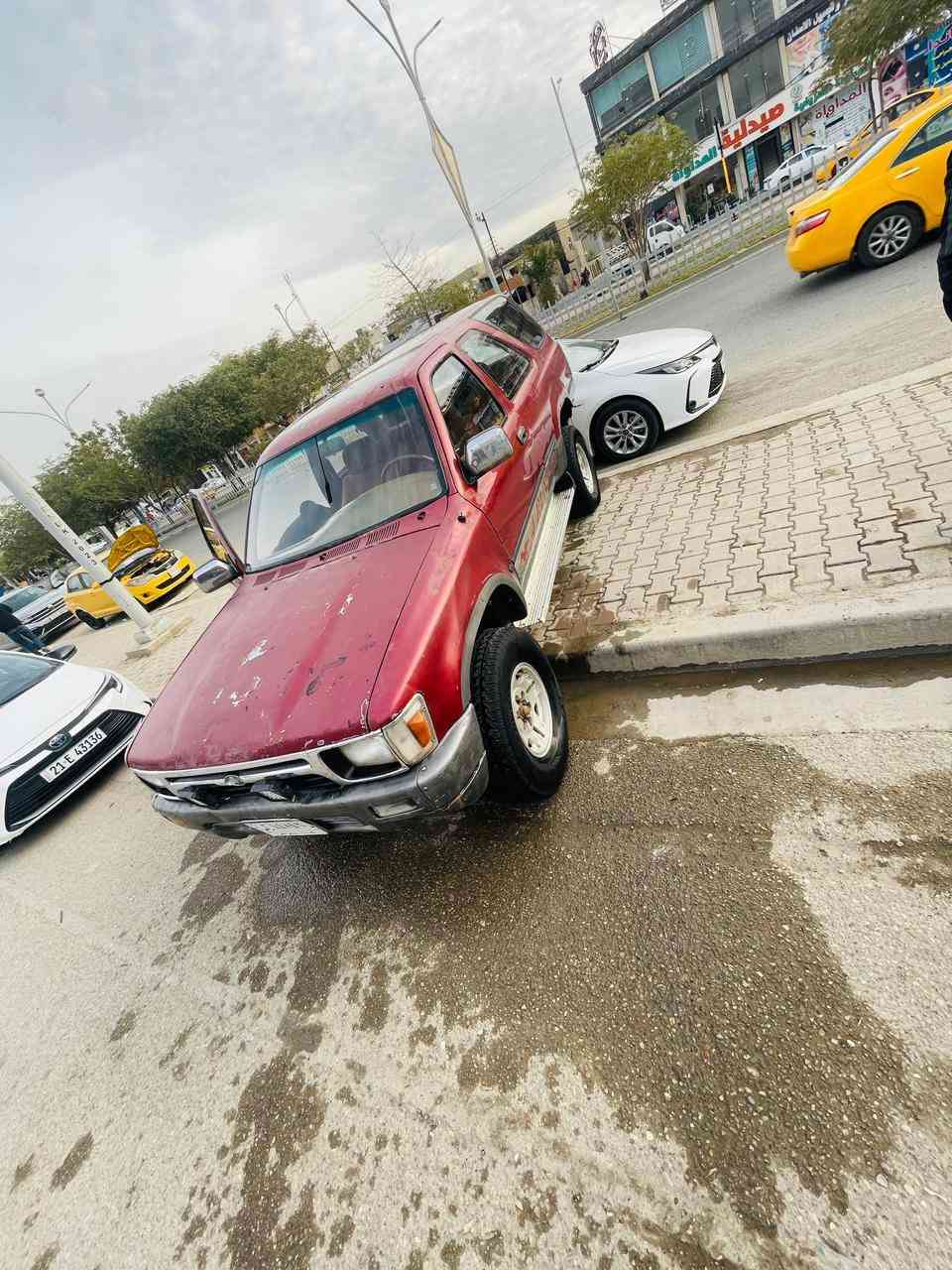 السلام عليكم
فور رنر موديل ٩٣
محرك   3y ينقص شي قليل
كير اوتو جام اوتو تايرات نص عمر صدرها نضيف
كهربائيات كلها شغاله رقم بغداد وسنويه عضم عاج
بس مااندل صاحبها مكانها تكريت سعرها ٢٢
***********
