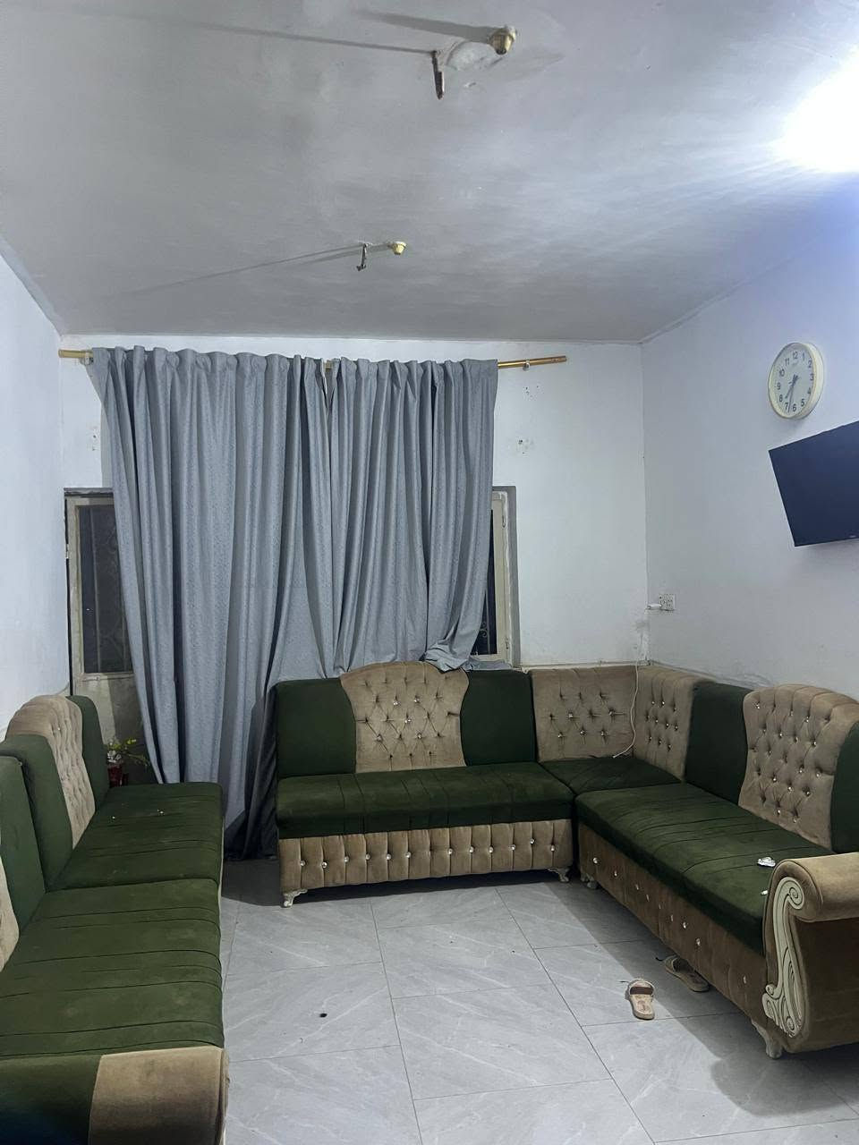 سعر مناسب جدا 
---------------------
للبيع دار سكن مساحة 300م وشارع 7م بناء بلوك سقوف كونكريت مسلح سند زراعي 25 يتكون من غرفتين منام واستقبال وكلدور ومطبخ ومجمع صحيات داخلية وخارجية ومساحة أرض جانبية.
السعر/ 45
الموقع/ الحله وردية داخل منطقة سيد موسى ويبعد على الشارع العام 300م وخدمات كاملة 
للاستفسار مراجعة مكتبنا أو الاتصال بنا على الرقم/ ***********
خاص واتس...
