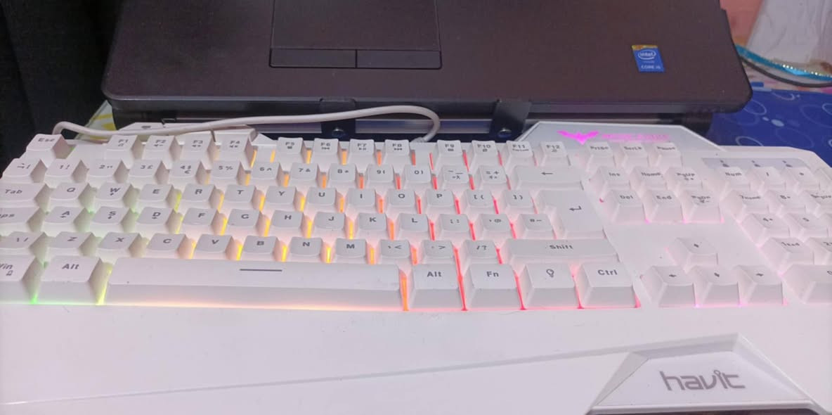 تجميعه للبيع 
R5 3600 جديد 
A320pro asus
16gb هايبر اكس جديد
Rx580 rgb لون ابيض جديد 
باور سبلاي زكماتك 700 rgb واط بيه ٣٢ بن لكرت الشاشة للعلم بس سعر الباور ٧٥ 
كيس اسود جديد ٣ فان 
كل القطع كراتينها موجودة مع   كيبورد وكيبل hdmi هدية همين rgb 
سعر 600 ويدلل الشراي 
توصيل موجود  العراق  المكان بغداد 
***********
