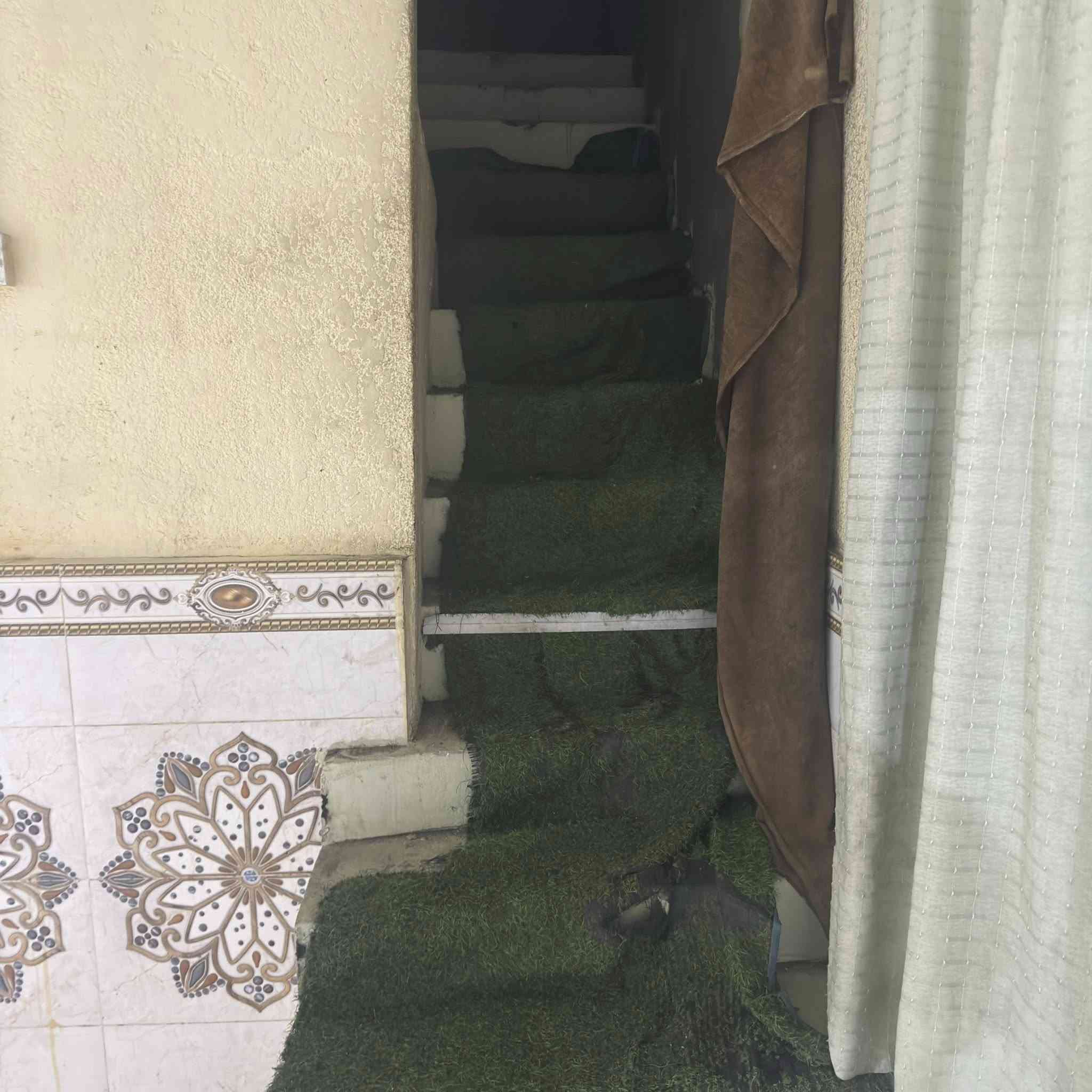 شقة للإيجار في البصره القديم (نظران )
تحتوي ع غرفتين ..حمامات 2..مطبخ
بيتونه مع كيزر وماطور إلكتروني 
للاستفسار ***********
