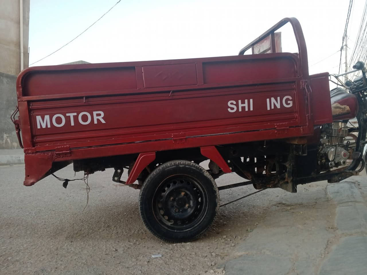 سلام عليكم ستوته للبيع موديل 2015مكينه 21 مكفوله ركبه ووراق وشاصي ستوته نضيفه وخير من الله شراي ينتصل عل خط ما متواجد خاص مكاني كربلاء حي شارع ستين***********
