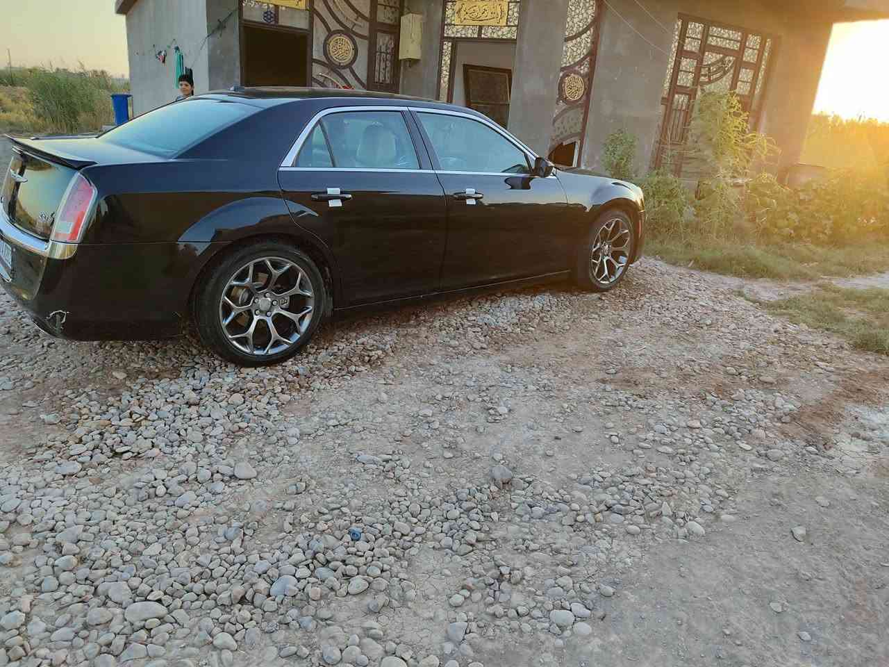 كرايسلر اوباما C300  الموديل(2014)
نصف مواصفات 👇 

شاشة كبيرة تحكمات ستيرن  مثبت سرعه   

داخل ملكي بيجي 

كير مكينه كله بشرط بل جيس جديد 

السياره كلين  فقط بيها بارد هلال جاملغ خلفي وشوية بل باب 

كير طيارة 8 نمر 

تخم تاير جديد 

صدر خلفي جديد 

صدر أمامي جديد 

شرط السونار السيارة بأسمي  تحويل مباشر  

المحرك 3600 V6 

للاستفسار (***********) 

واتساب ( ***********) 

بيع فقط بدون مراوس 

السعر ( 170$) مجال بسيط 
مكان السيارة واسط قضاء العزيزية
مكلف بل نشر
