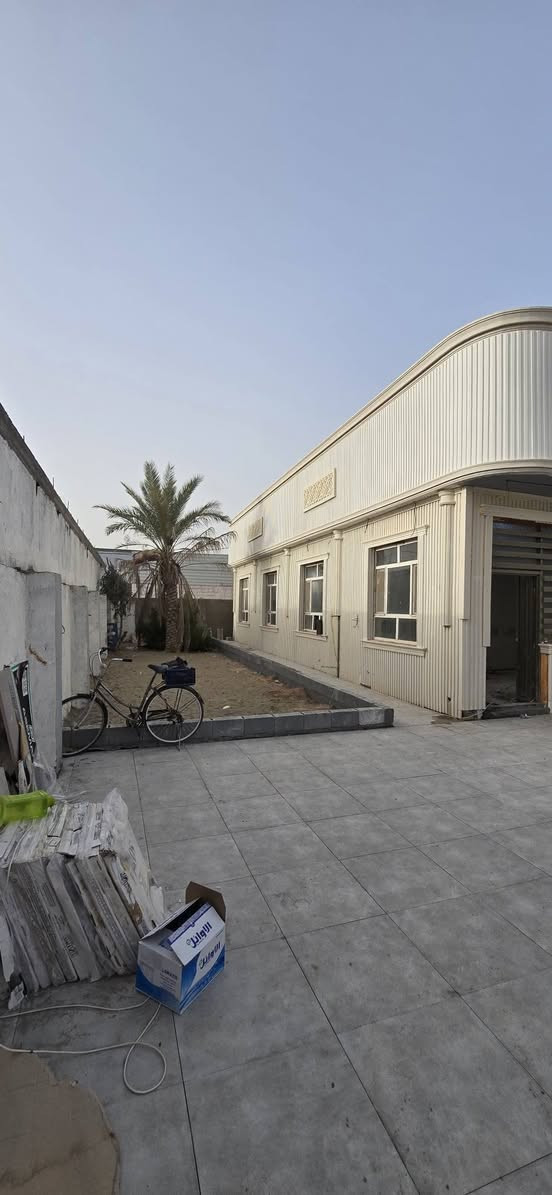 السلام عليكم بيت للبيع المساحه الكليه 500متر مساحه البناء تقريبآ ٢٧٠ متر بناء حديث طابق واحد يحتوي على غرف عدد ٤ مع صاله كبيره واستقبال ومطبخ حدائق عدد 2طبعا البيت تستلم جاهز بعد التشطيب سند 25طابو زراعي إقرار محكمه العنوان كربلاء خلف سايلو كربلاء عبر نهر الهنيديه بالفرع  بسعر ٣٥٠ مليون قابل للتفاوض مع صاحب العقاري مباشر استفسار اكثر الاتصال بالأرقام التالية يتوفر لدينا مختلف المساحات بيع وشراء او مراوس 
***********اسيا وتساب 
***********
***********
