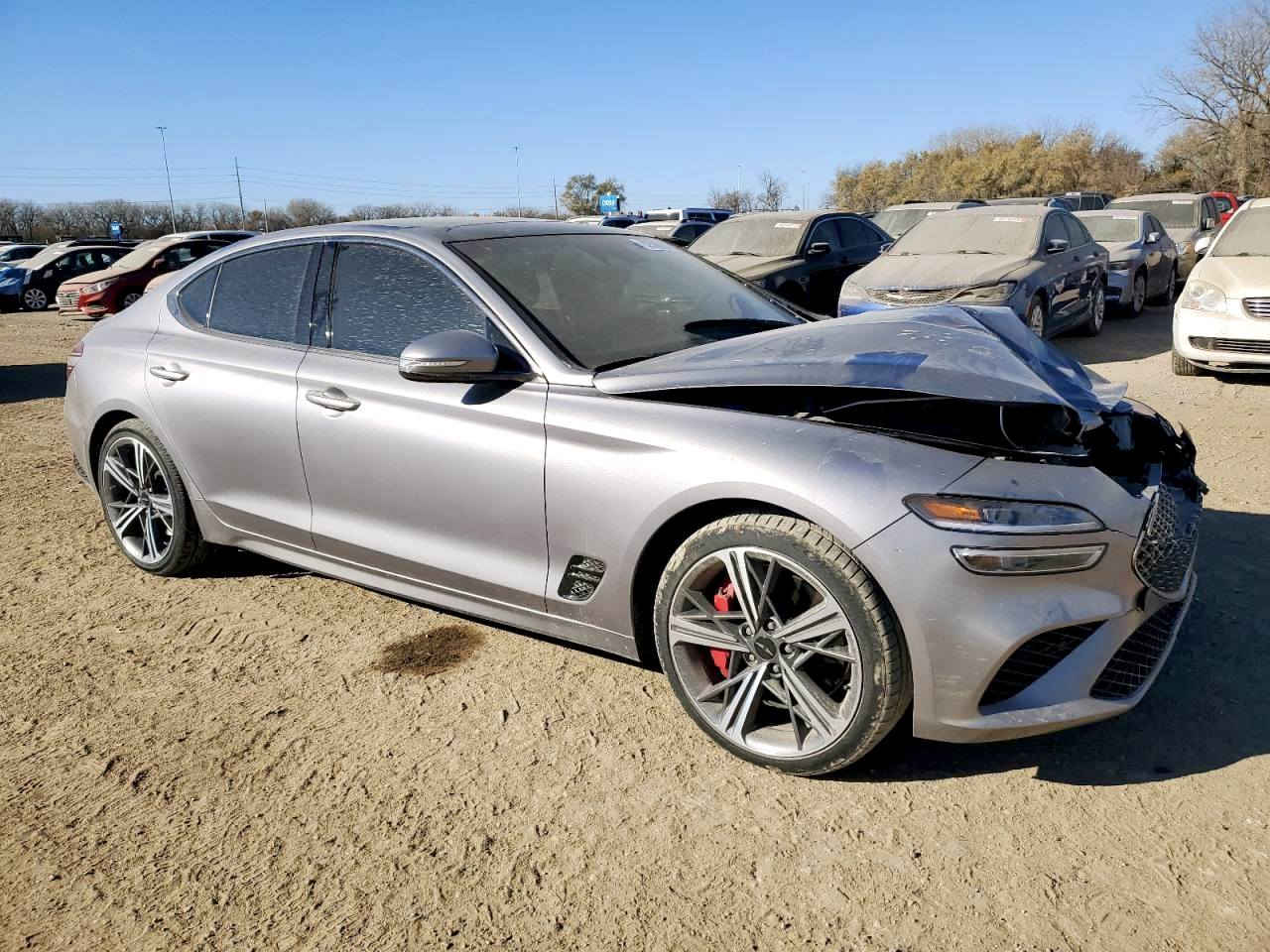 للبيع جينسيزز g70  رياضي موديل 24 محرك 6 بنوراما داخل ابيض حادث بنيد ودعامية فقط بدون  مدة الوصل 18/3 التواصل ع الرقم ***********
