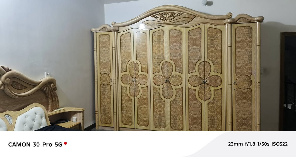 غرفه للبيع مستخدمه بحاله جيده جدا السعر 500 الف مع مجال بسيط
للاستفسار :***********
