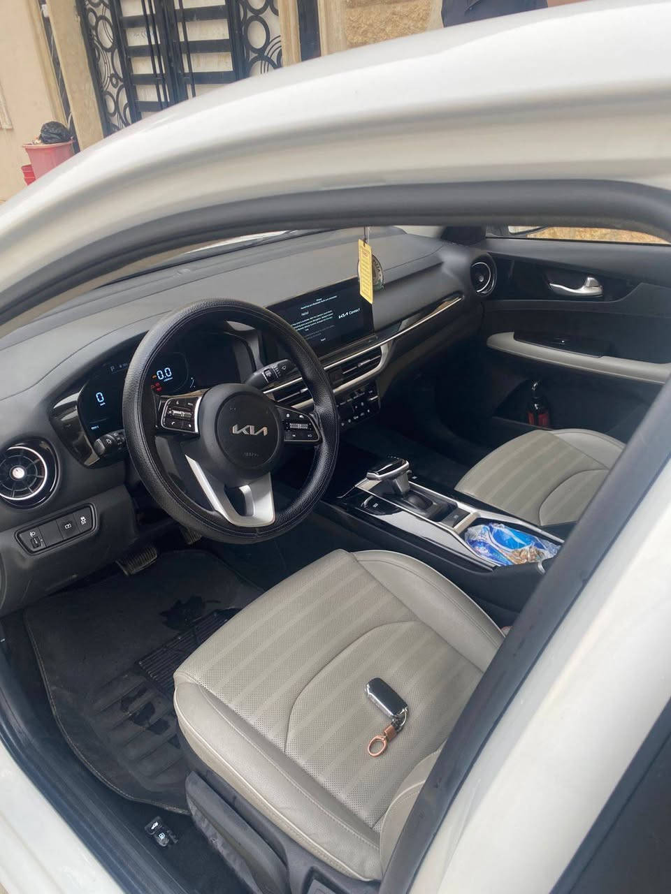 توكلنا على الله 🤲
الســلام عليــكم 
ـ K3 رقم شمالي  2022 انـگليزي
فول مواصفات 
ـ أمتـياز الصـين ـ كفــالة عامــة
ـ محـرك DOH دبل نـوزل ـ1500تيـربو 
ـ إشـارة ترحـيب ـ بصمة تشغيـل وابـواب ـ إشـارة مـري جانبيـة ـ الـمري شـفط ‎ـ كاميـرا متحركـة مع تحـكم بالكاميـرا
ـ شـاشة كـبيرة ـ شـاشـة تبريـد منفصلة
ـ عـداد سرعـة ديـجـتل ـ ايـربـاك 6 
ـ مقـاعد جـلد ـ فتـحة سقف سلايـت
ـ لايـت 3 عدسـات ـ حـاجـب led 
ـ بـك لايـت متـصل led 
ـ تحـكم  ستيرن فـول جـهتين 
ـ سـايد بـريك كـهـربائي ذكـي‎
ـ نظـام ـ اوتـو ـ هولـد ـ مـانع انـزلاق 
ـ نظـام قيـادة مـتعدد 4
 ـ سبـورت ـ ايكو ـ كـومفرت ـ سمـارت
ـ گـير طـيارة شـاشـة ــ إنـارة led
ـ ويـل كب كروم 16 ـ حساس4 ABS
ـ حساس TPMS ضغـط الاطـارات 
ـ مـنافذ شـحن Wireless عدد 3 تبريد قطعتين 
ـ عـداد الـكيلـو مـتر 20 
مكاني موصل حي العربي سعر 145 بيها مجال  اتصال برقم ***********
