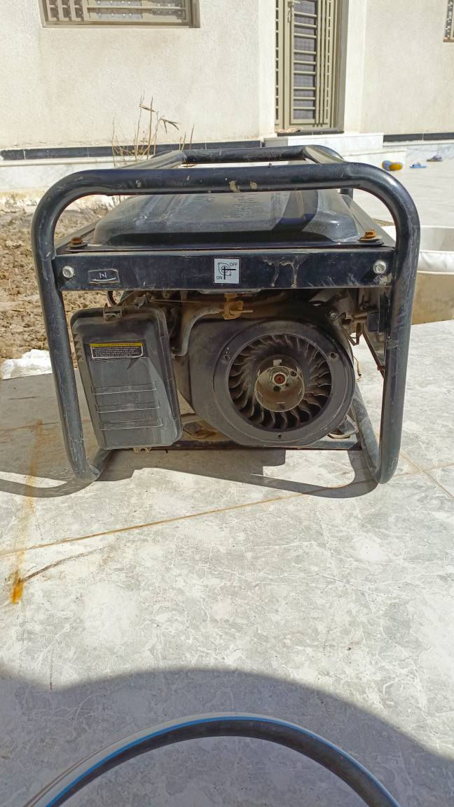السلام عليكم للبيع مولد استرا  باب اول 12 امبير ملف نحاس مولد كلش نضيفه   يشتغل  ما داخل اي تصليح بعده وضع شركة  وقتصادي بصرف البانزين سعر125 الف  مكاني مركز الناصريه   
للاتصال .ع رقم  *********** واتساب ناصرية, ذي قار
