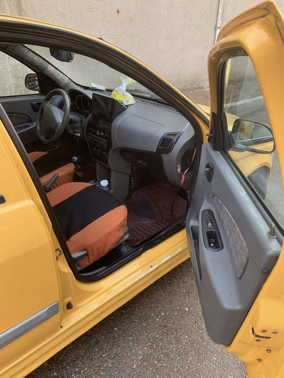 السلام عليكم عندي سيارة طيبة للبيع موديل ٢٠١٦ السيارة كامله تبريد شغال الصدر نص عمر نظيفة مابيه خياس بس بيه بنيد مبدل والمحرك بي تنقيص لتر من التبديله للتبديله يعني شي قليل السعر 38 ورقة وبيه مجال بسيط  رقم التلفون ***********
