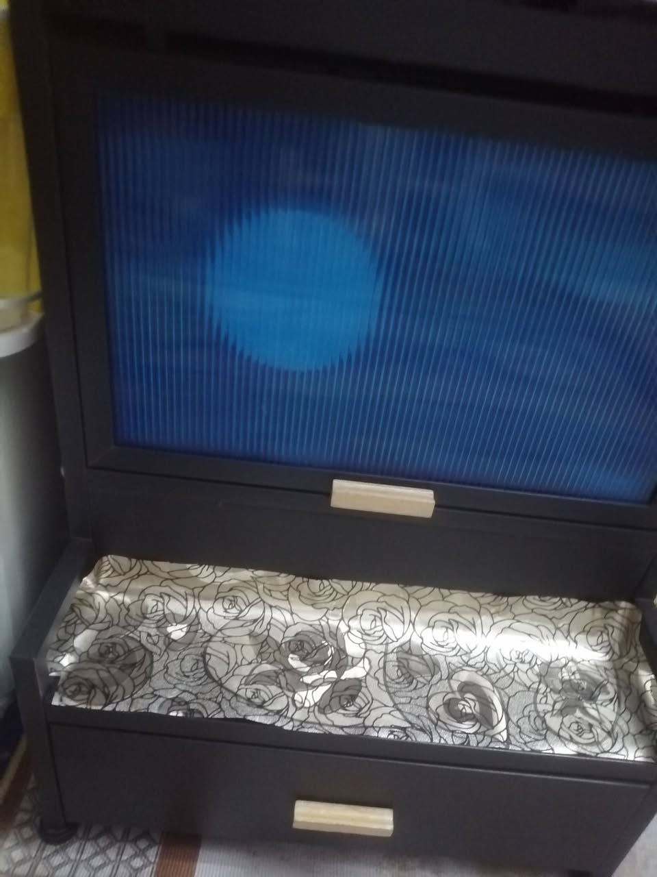 السلام عليكم أغراض للبيع الشرطة الخامسة الاستفسار على هذا رقم ***********
