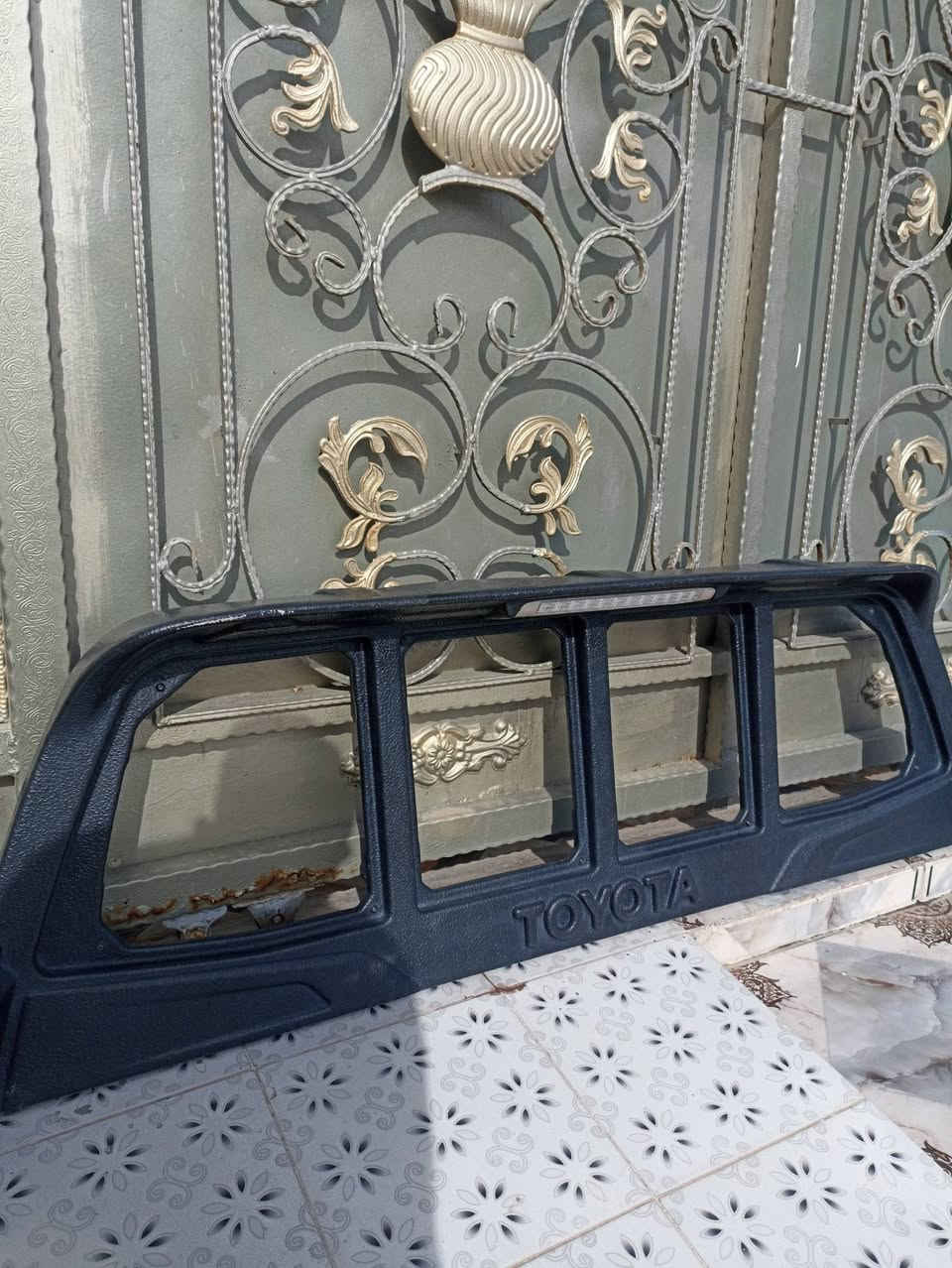 سلام عليكم دوله الاغراض مال مرزي هايلوكس مستعمل شهرين فقط سعرهن 235الف وبي مجال ***********
