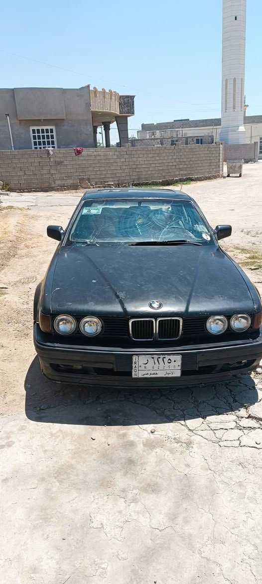 بيم موديل 91  كير مكينه جدد سياره بدون ضربه  داخل حلو نقص بس صبغ مكان السياره الرمادي  مراوس او بيع سعر 40  لل تواصل ***********

