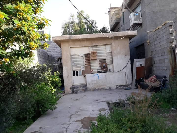 سلام عليكم دار للبيع  مساحه120 جنس زراعي سند 25 يحتوي من كراج واسع و غرفتين و خدمات و ترك خارجي و مطبخ سعر 40 وبي مجال موقع البيت الشعب منطقة السريدات القديمه مربع الثالث رقم الهاتف ***********
