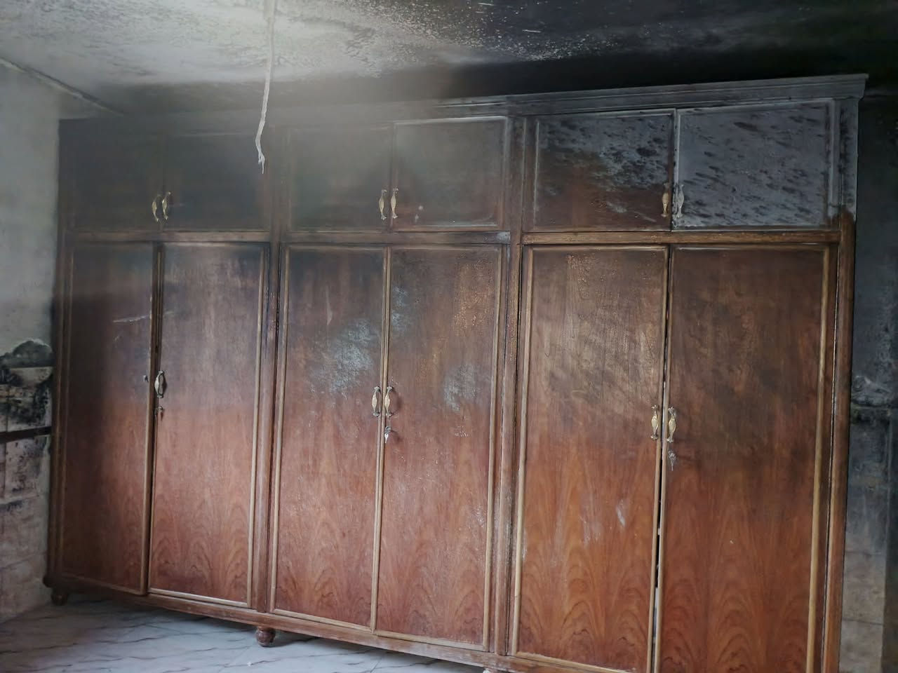 كنتور للبيع تكمه سويته ب٨٥٠ بسبب حريق ودخان يحتاج فقط صبغ خشب مابي اي شي فقط ترميم سعر ٥٠٠ وبي مجال


**إذا كنت صاحب هذا الإعلان وتريد حذفه لأي سبب، رجاءا أرسل رسالة إلى الدعم الفني**