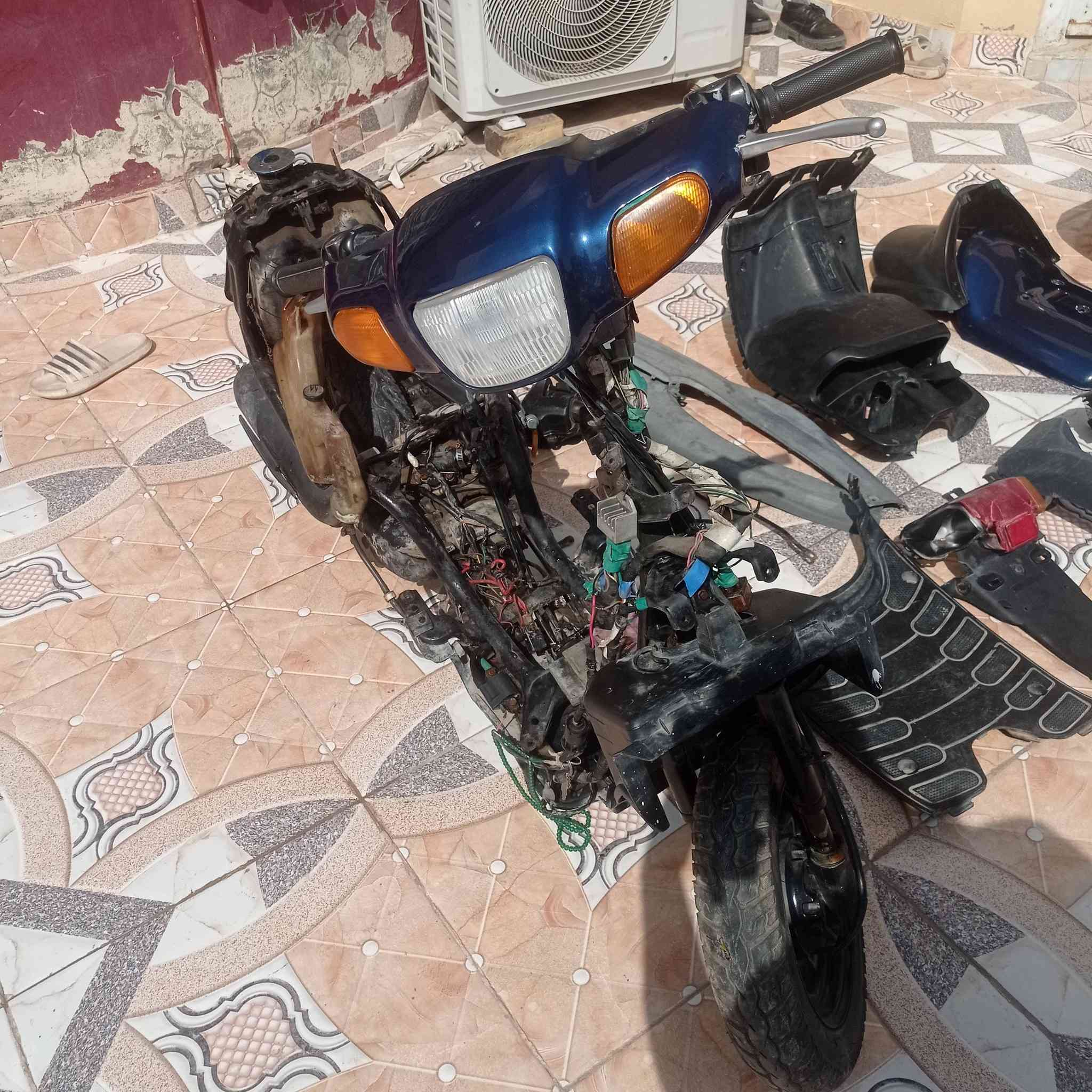 سلام عليكم درجة زعره البيع طافيه ابيع كوم حديد شاصي مكفول هذا الرقم ***********
