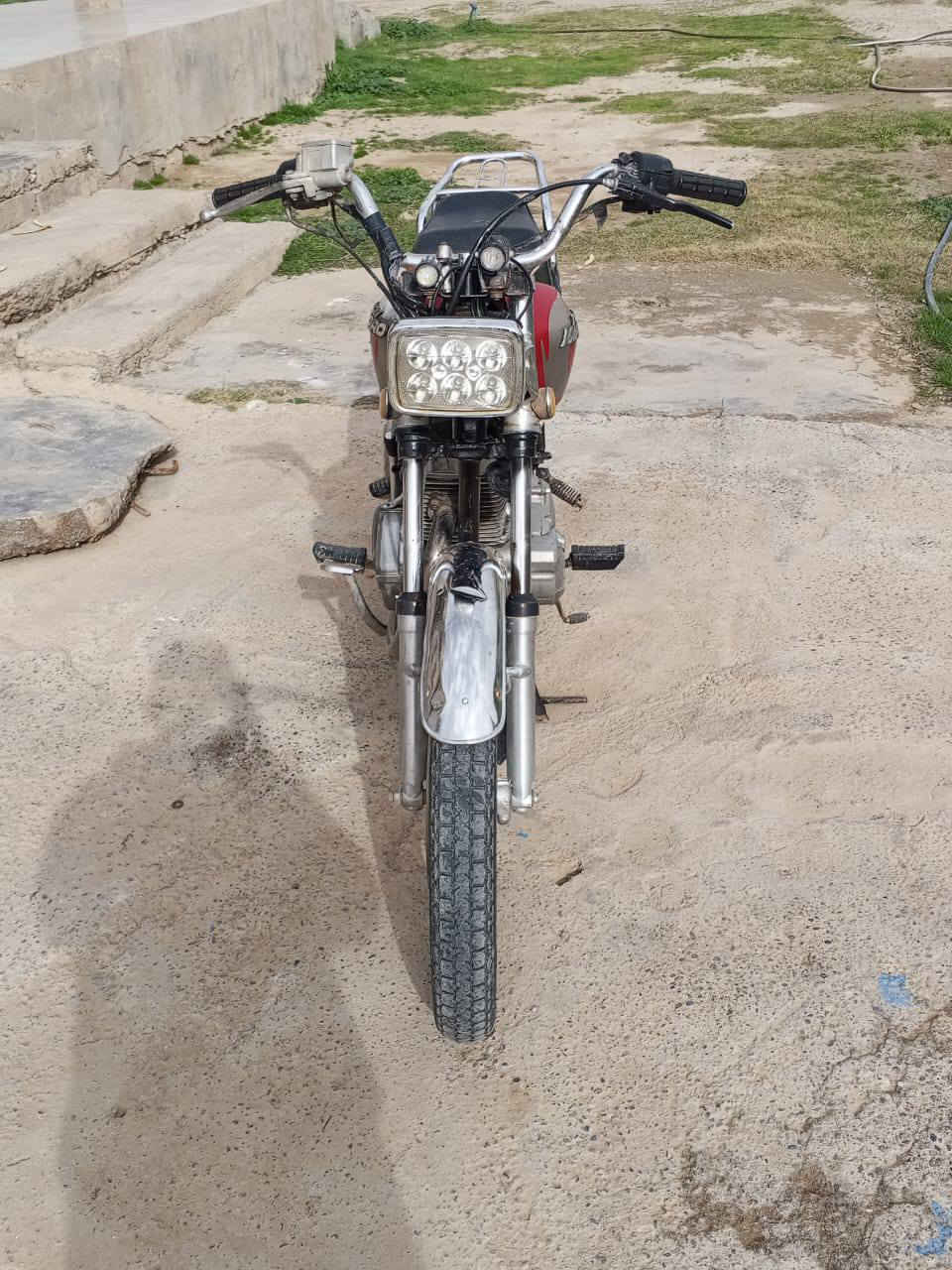 السلام عليكم
مكلف بنشر موطور للبيع موديل 2017 كلو شقال من الطارف لطارف حته السلف خمسه گير السعر 200 وبي مجال الاستفسار عله الرقم ***********
