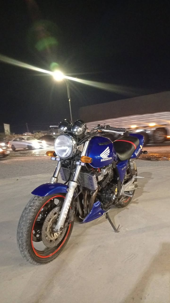 سلام علیکم حبایب گلبی cb400للبیع جیل اول محرک مفتوح بشرط16ولف کهربائی کلە بشرط  ابیع مودیل 1998 رقمی عل واتس اپ *********** سعر 14 بی مجال خویە مکانی کرکوک
