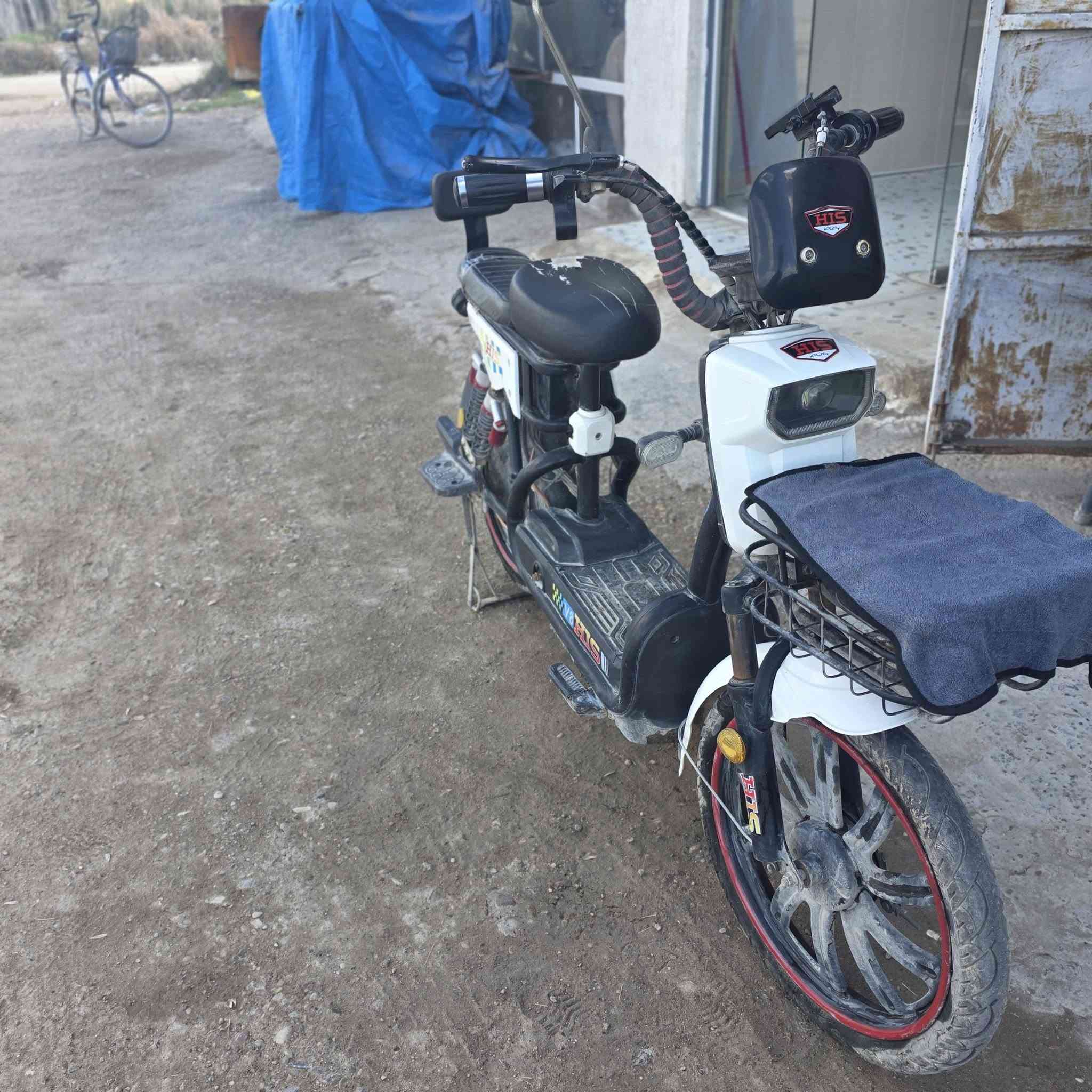 دراجه شحن ....
مستخدمه 6اشهر من بيت للمحل من محل للبيت ..
فول لايت عالي ناصي ..دبل اشاره ..
السعر 👈....***********
