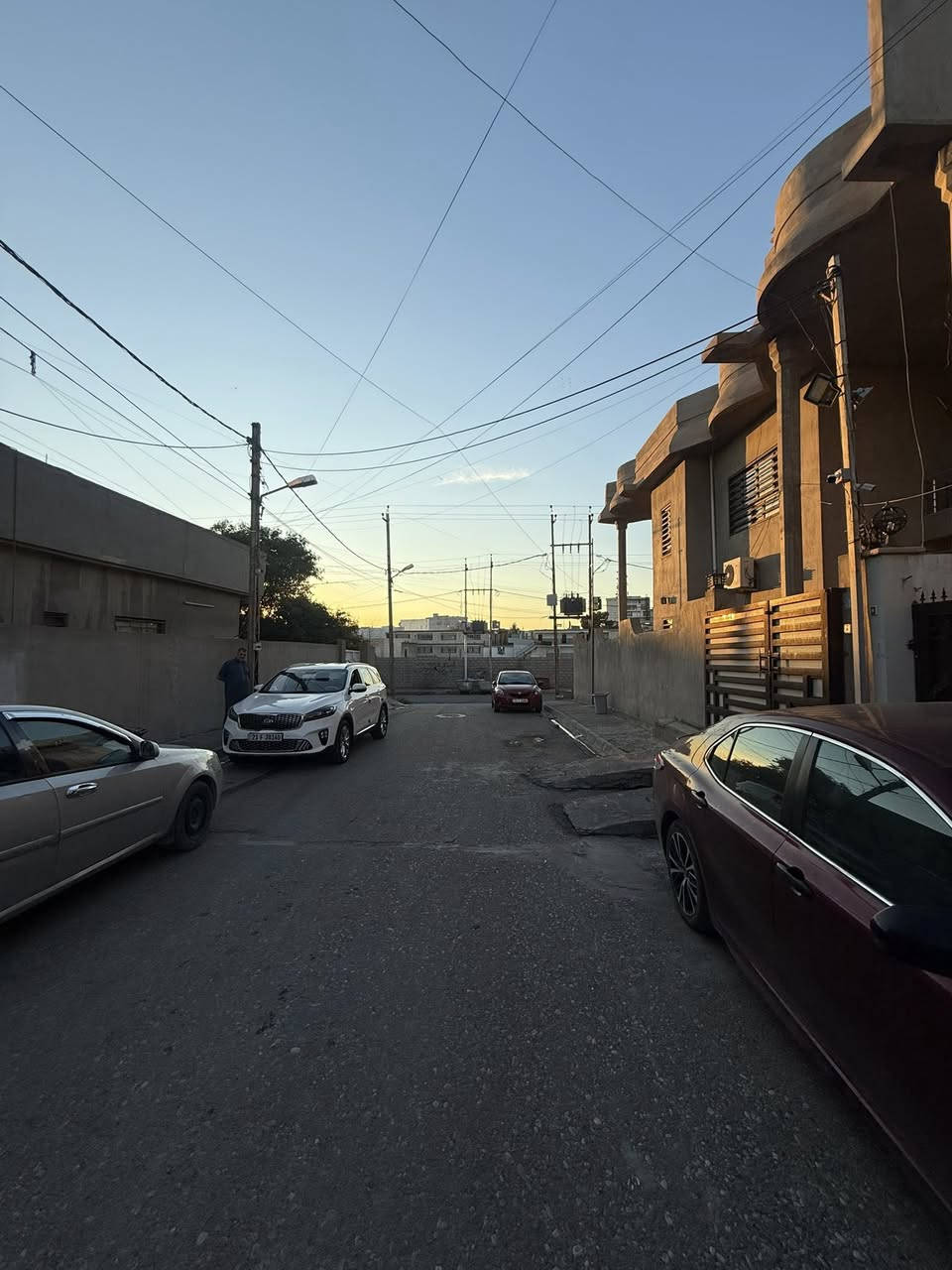 سلام عليكم
دار للبيع زيرو 
المساحه ٢٠٠ متر الواجهه ١٠ 
الموقع كركوك طريق بغداد خلف اعدادية الوليد 
نوع العقار طابو ملك صرف بأسم شخص واحد 
مجهزه بنظام دكتات مركزيه وسقوف مغربيه 
محتويات متكون من ٤ غرف نوم وهول واستقبال ومطبخ وصحيات 
سنة البناء ٢٠٢٥ 
اكتب كلمة تم يصلك رساله عبر الخاص 
لمزيد من المعلومات مراجعة مكتب عماد للعقارات 
للاستفسار والتواصل الاتصال بالرقم التالي 
***********
عنوان المكتب طريق بغداد مقابل مول سلام هولدينك
