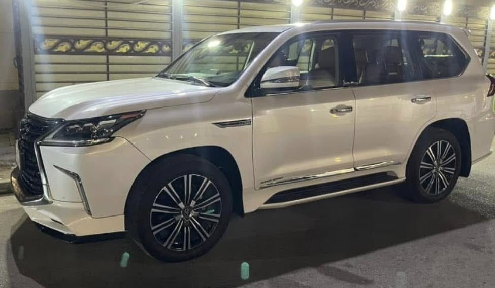 Lexus LX  S  570مكلف بلنشر
بريم اصل 
✅ المواصفات :

الموديل 2021

🛣️العداد 35 km حقيقي من الوكاله عندي 

⚙️ المحرك: 8 سلندر / 5700 CC

🌍 الوارد: خليجي مكفولة عام شامل ✅

🔹 المواصفات:

• جكات هيدروليك متطورة

• بصمة تشغيل + بصمات أبواب

• تشغيل عن بعد

• 5 كامرات + رادارات أمامية / خلفية / جانبية

• كشنات جلد أصلي كهربائية (ذاكرة ميموري + تبريد + تدفئة)

• شاشات خلفية للركاب

• ثلاجة وسطية

• صندوق  كهرباء خلفي

• فور ويل (دفع رباعي)

• سلايت (فتحة سقف)

• لايتات زينون أسود + يَدات نيكل

• تغليف حماية PPF كامل يم ViP ضمان 10سنوات 

•ثلاث شاشات اصلية بلاد مع الموس الأصلي 

• نظام حساسات أمامية وخلفية

• باقي مواصفات S المعروفة ✨

📋 الحالة:

• مكفولة كفالة عامة من البارد والصبغ ✅

• كير، مكينة، كهربائيات، وحدادية كلهن بشرط ✅

📞   ***********اتصال فقط مكلف بل نشر
    رقم السيارة مميز 

بمكان السياره بغداد
