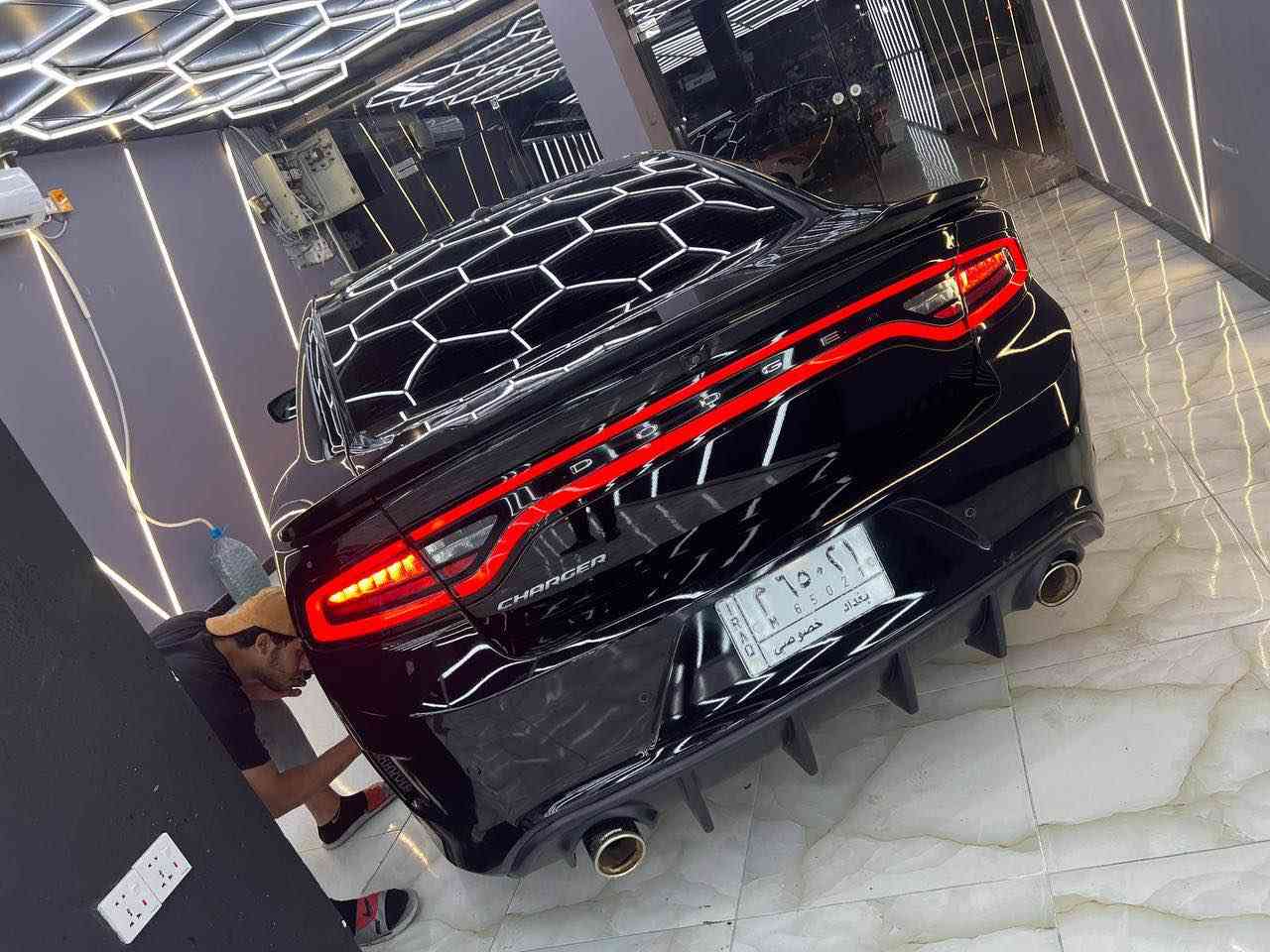 للبيع فقط بدون مراوس 
جارجر موديل 2020
محدثه SRT
تخم تاير جديد
توويل  SXT
مكينة 3600
ماشيه 58 ميل
رقم بغداد بأسمي
سنويه تنتهي 2027
ضرر السيارة: الصور في المنشور
مواصفات السيارة :
شاشة كبيره
داخل جلد
بصمة تشغيل + بصمة ابواب
بصمة صندوك
تشغيل عند بعد
كشن كهرباء
لايت عالي ناصي زنون
جنح خلفي اصلي
كامره دواره
حساسات
مكان السيارة :- بابل نادر الثالثة 
السعر 205 وبيهه مجال 
غير متواجد على الفيسبوك على الاتصال على الرقم او واتس اب 
*********** حلة, بابل
