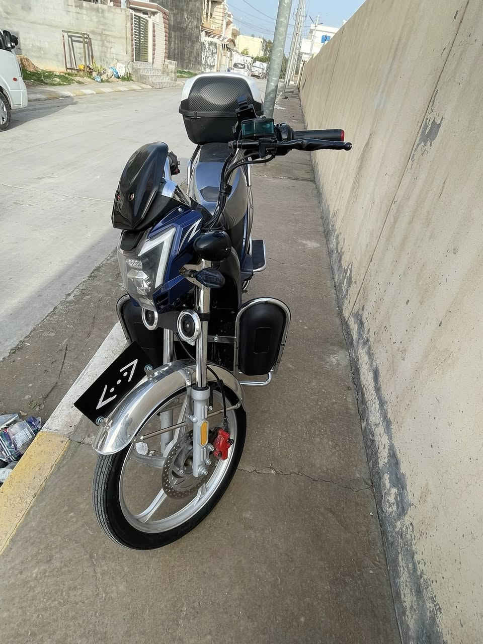 سلام عليكم ماطور شحن (للبيع) سعر 800جديد لوك مصار يمي شهرين بطاريه 5ليثيوم جديده وكلشي شغال ومابي اي عيب نضيف مكاني خانقين قرب مدرسه استيره كرديه رقم ***********
