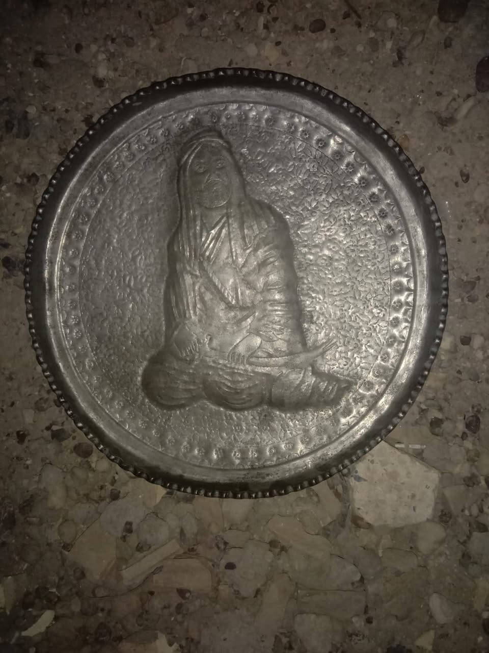 السلام عليكم صواني نحاس 100/100 اول صينه مخطوطه اسماء الائمه والثانيه صوره الامام علي (ع) نحاس الاصلي والسيف حديد لا فتئ الاعلي ولا سيف الا ذو الفقار سعر مناسب بغداد الدوره الاستفسار ***********
