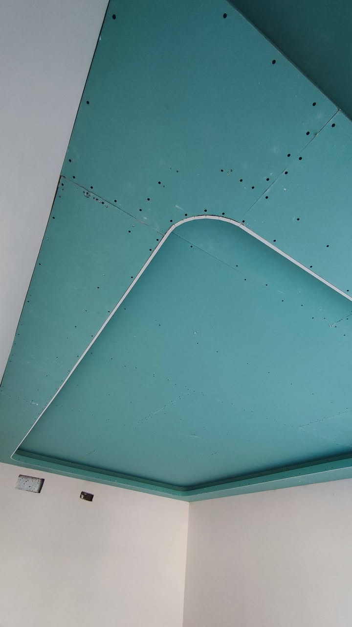 متوفر كادر عمل كافة انواع ديكورات داخلية جبس بورد  شغل هندسي
لوح تركي وحديد ثقيل
التزام بلمواعيد  سرعه بلعمل ودقة بلتسليم
 الاتصال *********** ع واتساب
