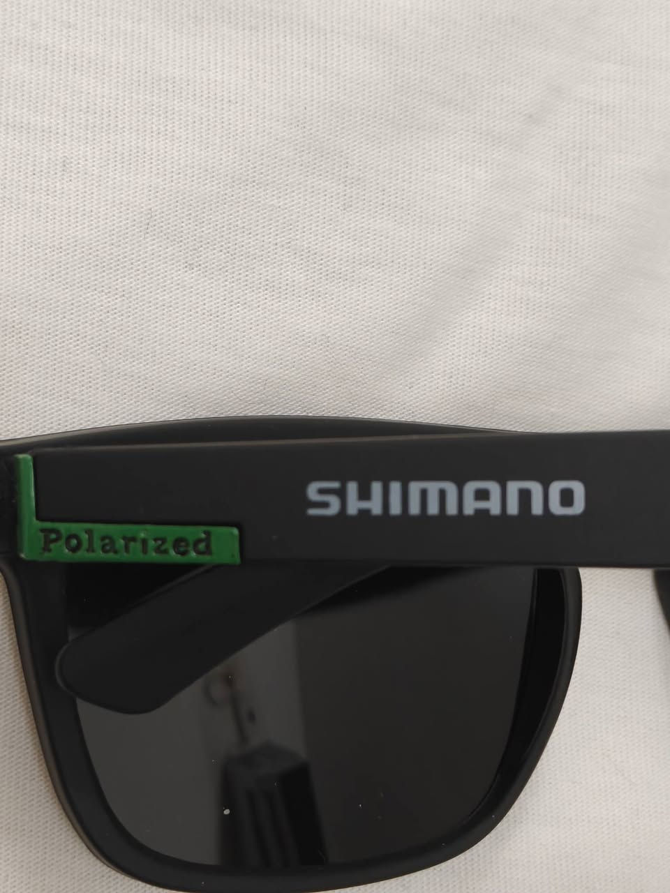 نظارات شمسية من ماركة شيمانو ( Shimano ).

تتميز هذه النظارات بتقنية البولورايزد (Polarized ): تحتوي على عدسات مستقطبة تساعد في تقليل التوهج الناتج عن انعكاس الشمس على الأسطح مثل الماء أو الطريق، مما يحسن الرؤية والراحة للعين.

 توفر حماية كاملة ضد الأشعة فوق البنفسجية الضارة، مما يقلل من مخاطر تهيج العين أو الإصابة بظفرة العين الناتجة عن التعرض المستمر للشمس.

السعر15


**إذا كنت صاحب هذا الإعلان وتريد حذفه لأي سبب، رجاءا أرسل رسالة إلى الدعم الفني**