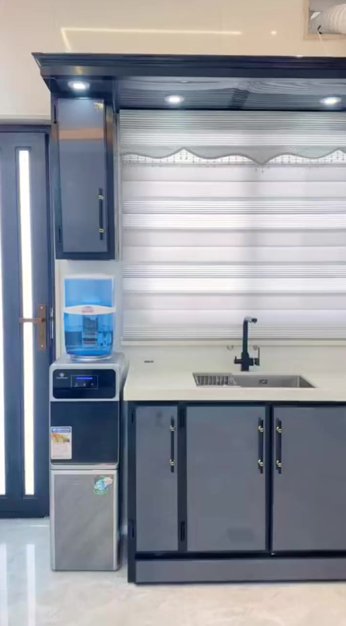 🏠 عروض رمضان تنافسية 🏠
​جدد مطبخك الآن بأفضل الخامات وأنسب الأسعار.. 🫵عروضنا تشمل (الأرضي + الملحق + المرمر) لضمان أعلى جودة وأجمل إطلالة! ✨
​💰 قائمة الأسعار الجديدة:
​🔥 عرض الـ HDF المميز:
​(الداخل MDF - الخارج أبواب HDF)
​السعر: 400 ألف دينار للمتر الطولي.
​🤟 عرض الألمنيوم الاقتصادي:
​(هيكل ألمنيوم + أبواب ألمنيوم + مرمر صناعي)
​السعر: 360 ألف دينار للمتر الطولي.
​💎 الفخامة (ألمنيوم + خشب):
​(هيكل ألمنيوم + أبواب خشب HDF + مرمر طبيعي)
​السعر: 450 ألف دينار للمتر الطولي.
​🛠️ عرض الألمنيوم الصافي:
​(الداخل والخارج ألمنيوم بالكامل)
​السعر: 130 ألف دينار فقط.
​📍 العنوان:
​الكوت -  الكريمية ⬅️ قرب المركز الصحي ⬅️ مجاور الفرن.
​📞 للتواصل والاستفسار:
​اتصل بنا الآن على الأرقام التالية:
​***********
​***********
