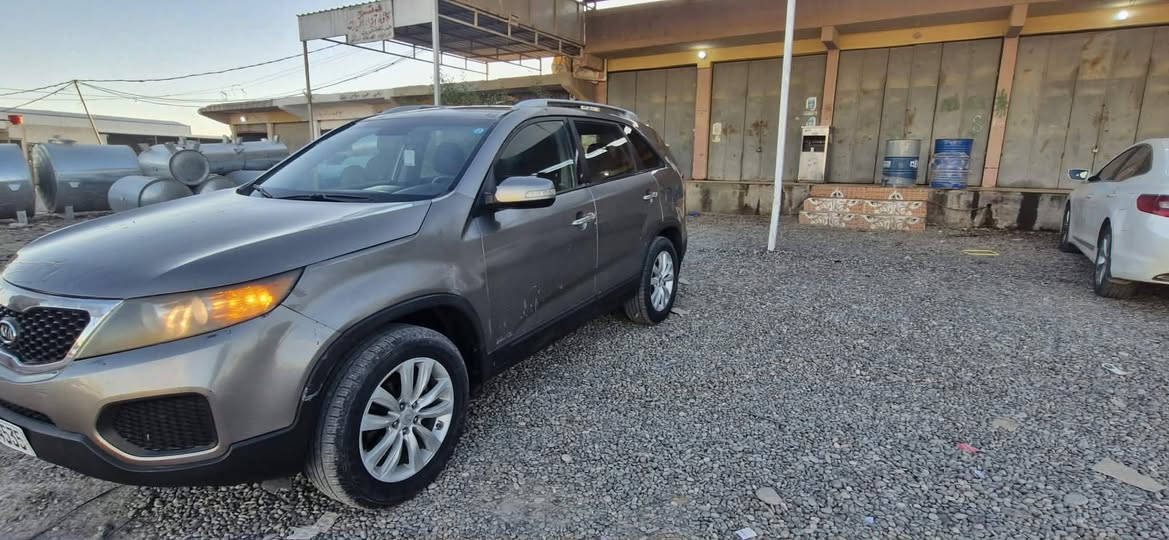 السلام عليكم ورحمة الله وبركاته
سورنتو ٢٠١١ امريكي
محرك ٦ سلندر مامفتوح شرط
رقم نينوى دولي شرط التحويل 
 ٧ راكب تبريد ثلث قطع 
ضرر باب  سائق والباب اللي خلفه وجاملغ خلفي الايمن صبغ و السقفيه بيها نفخه اثر عصف بلا صبغ 

السعر ١٢٠ ورقه وبيها مجال 
للإستفسار الاتصال على الرقم التالي 
هاتف ***********
