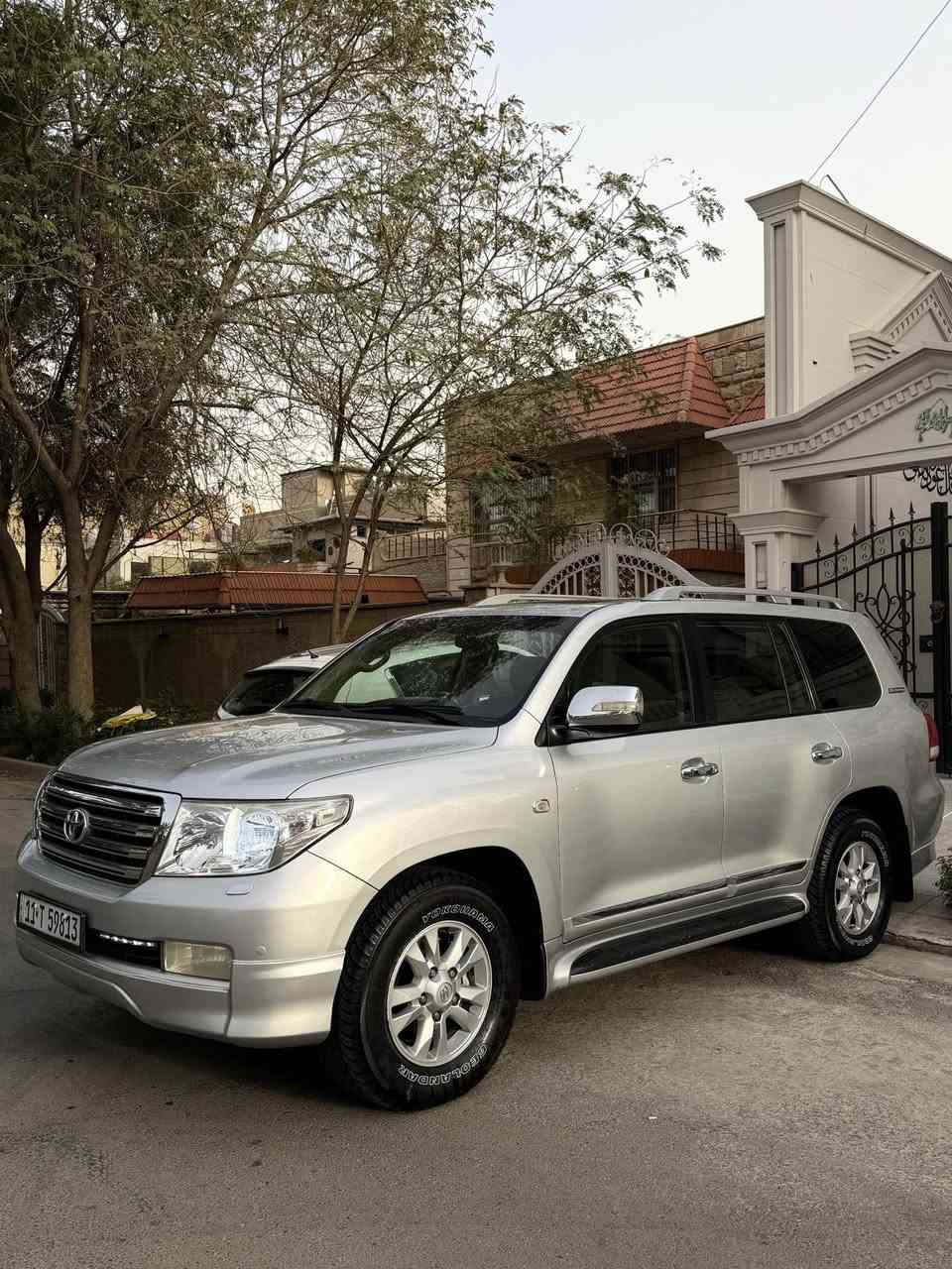 سلام عليكم اخوان للبيع لاندكروز 2011 ستينيه اصليه 🌹🌹🌹🌹🌹🌹🌹🌹🌹 السياره مكفوله من اصبغ والضربه كير مكينه تخم تاير كله جديد بشرط الفحص 
تحويل شوكت متحب 
الموصفات 
كشن جلد بقلاوه 
8 ايرباك 
ترحيب لاندكروز 
٣ قطع تبريد 
بصمتين 
فتحه 
لد امام
٦ سلندر 
فور ويل 
وباقي الموصفات المعروفه لاندكروز 
السياره فول مواصفات
وكلش جديده وحلوهً

السعر 31800$ بيها مجال بسيط
هاتف    *********** بغداد, العراق
