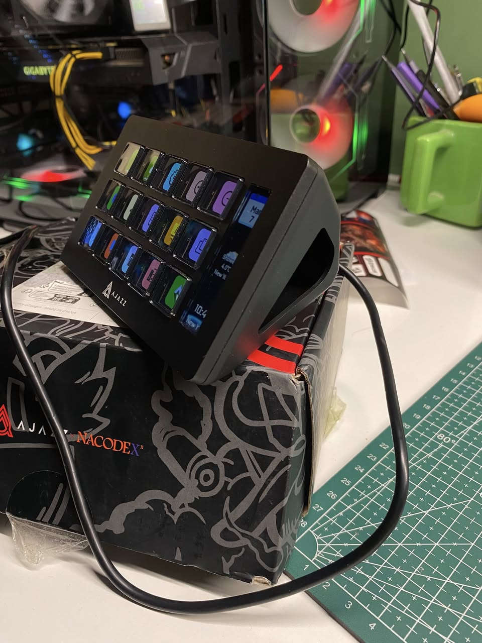 سلام عليكم
ستريم دسك من اجاز موديل ( AKP 153)

حجم 15 زر مخصص و شاشه 

جديد غير مستخدم فقط كرتونه تعبانه 

سعر : 45 الف  

متوفر توصيل لكل العراق 3 الف


**إذا كنت صاحب هذا الإعلان وتريد حذفه لأي سبب، رجاءا أرسل رسالة إلى الدعم الفني**