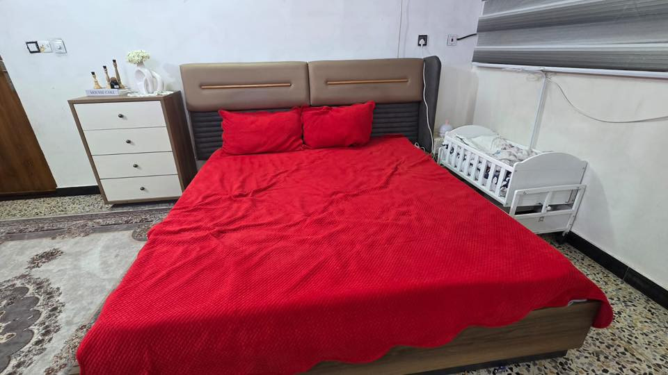 السلام عليكم غرفه تركيه للبيع 10قطع كلش نضيفه وبعد طبله قطعه ما مصورهم السعر مليون 200وبيه مجال الرقم :***********
