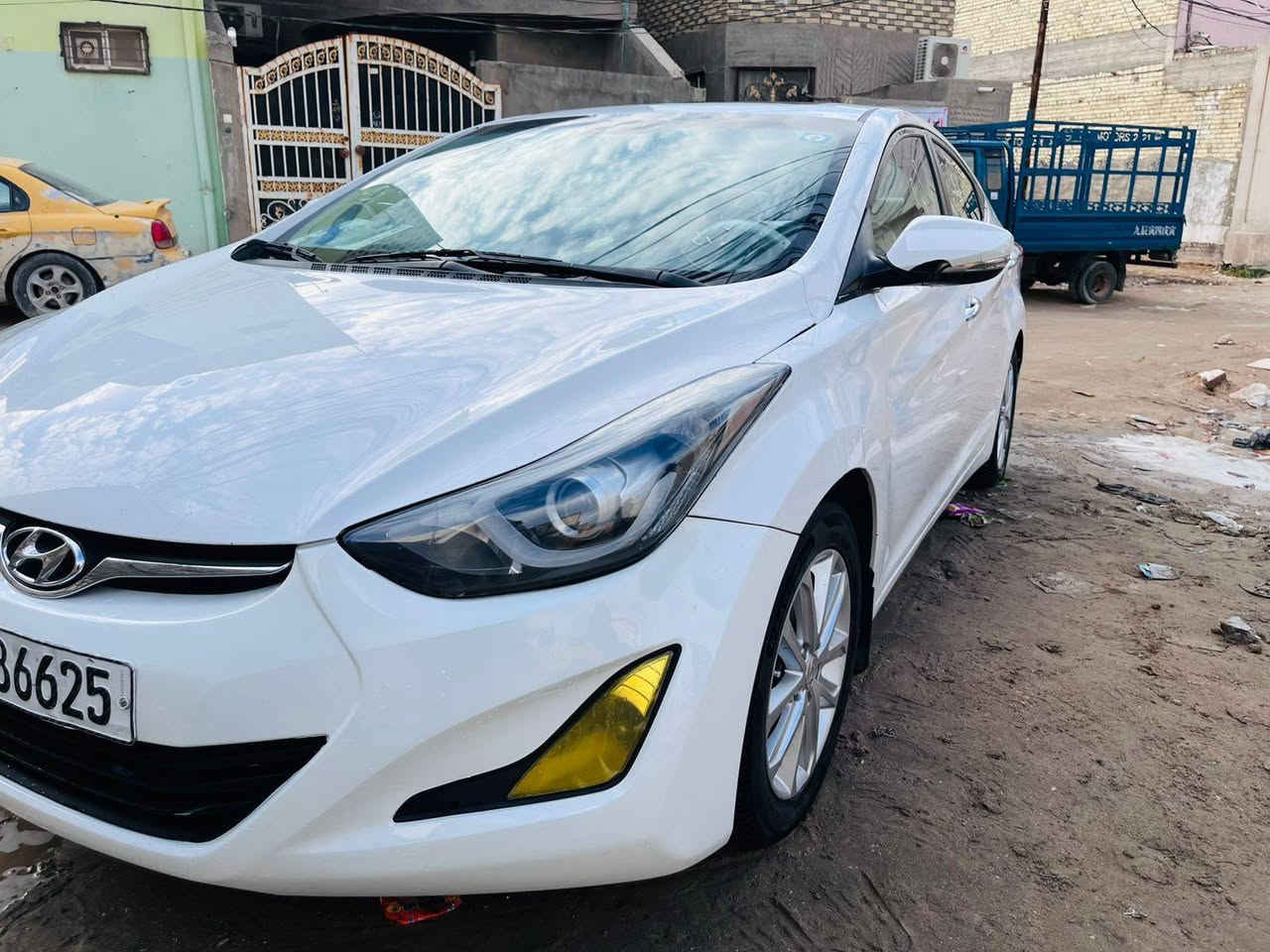 سلام عليكم 
النترا موديل 2016 
خليجي 
لون ابيض 
السياره فول مواصفات 
GLS 
فتحه 
تحكمات ستيرن جهتين 
مري شفط 
اشاير بل مري
حساسات 
لد امامي 
لد خلفي 
بصمه 
جلد 
ايباد 
كأمره خلفيه 
تبريد ثلج
السياره بيهه جاملغ وباب بدون دوخل والجنطه بيهه صبغ 
السياره خير من الله 
رقم ميسان مشروع وطني إنكليزي 
مكينه 1800 مفتوح 
كير كفاله 
حداديه امامي خلفي إستوني مسويهن 
تخم تاير جديد 
السعر 115 وبيهه مجال للطيبين 
للاتصال ***********
