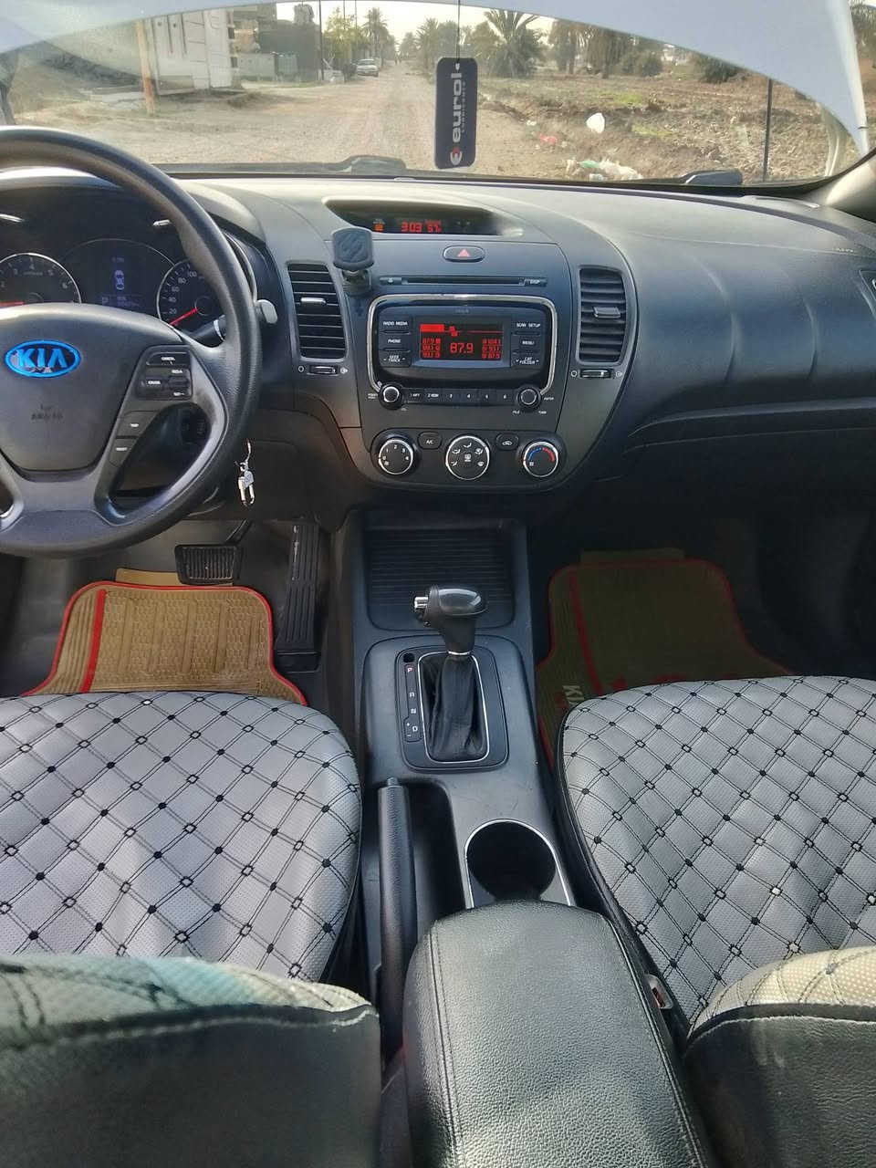 سلام عليكم كيا سيراتو موديل 16 خليجي رقم بغداد دولي سياره بيها قطع صبغ ابيع حزام محرك 2000 مكان سياره بغداد ابو غريب رقم الهاتف ***********.   ملاحظه .. مكلف بل نشر
